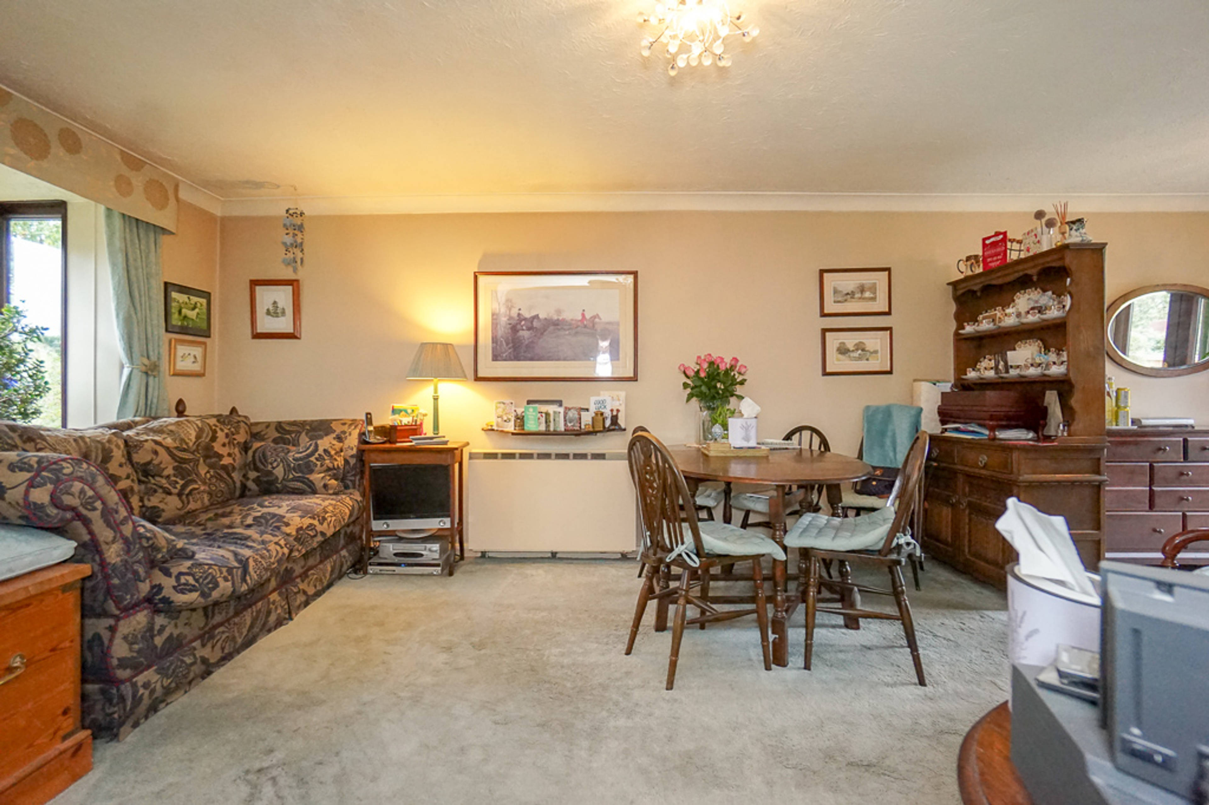 Lounge/Dining Room