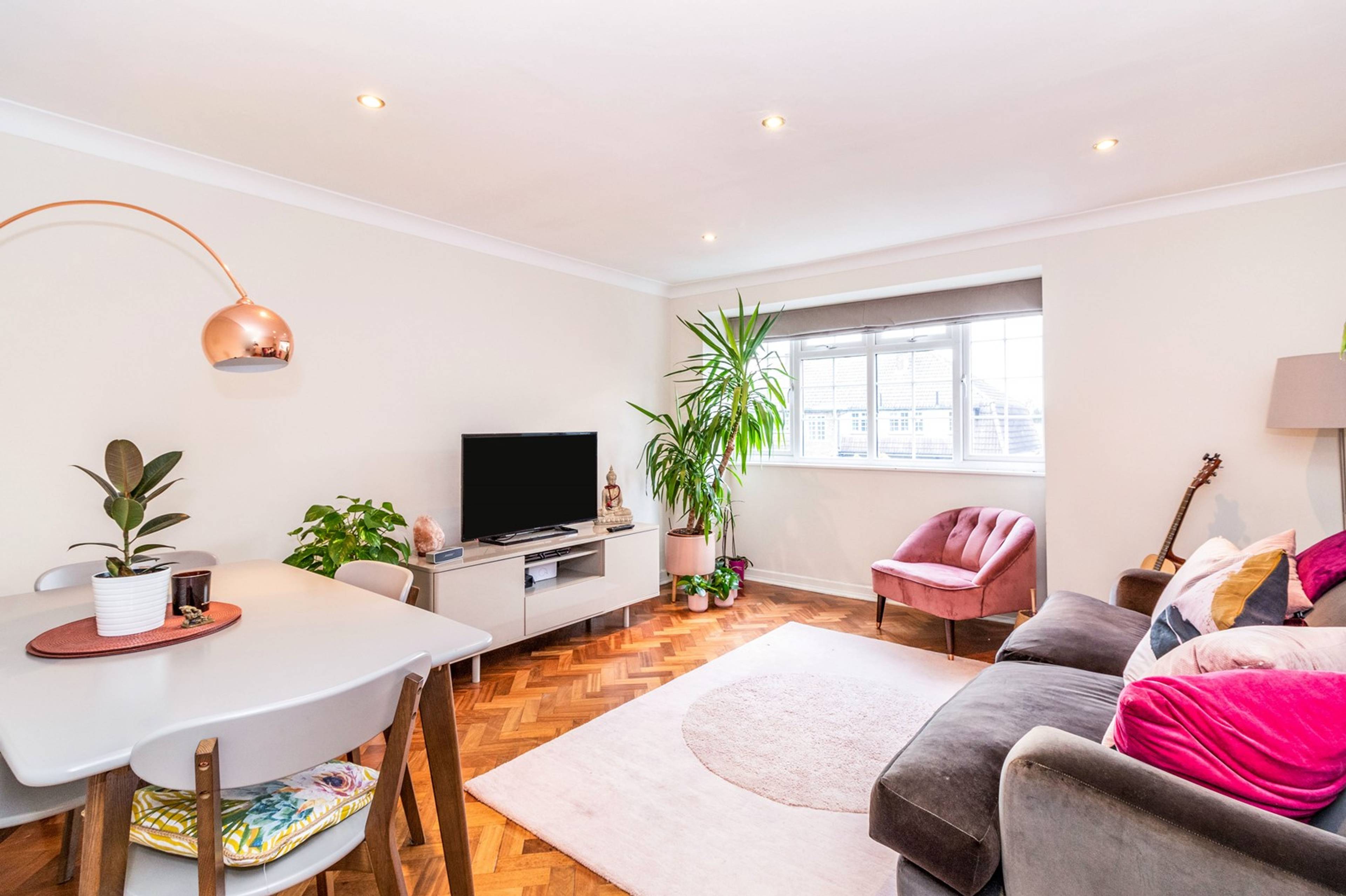 Lounge/Dining Room