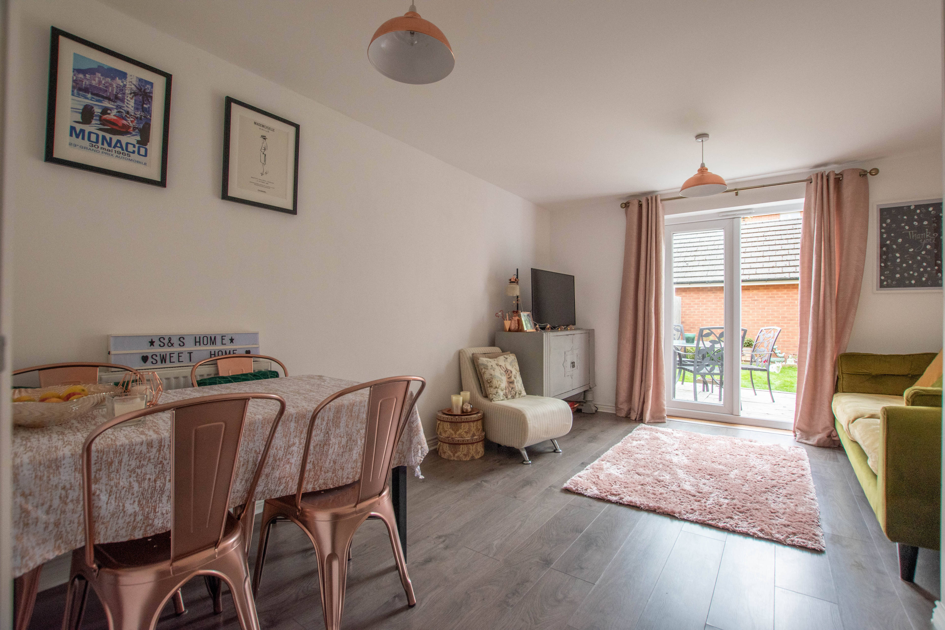 Lounge/Dining Room