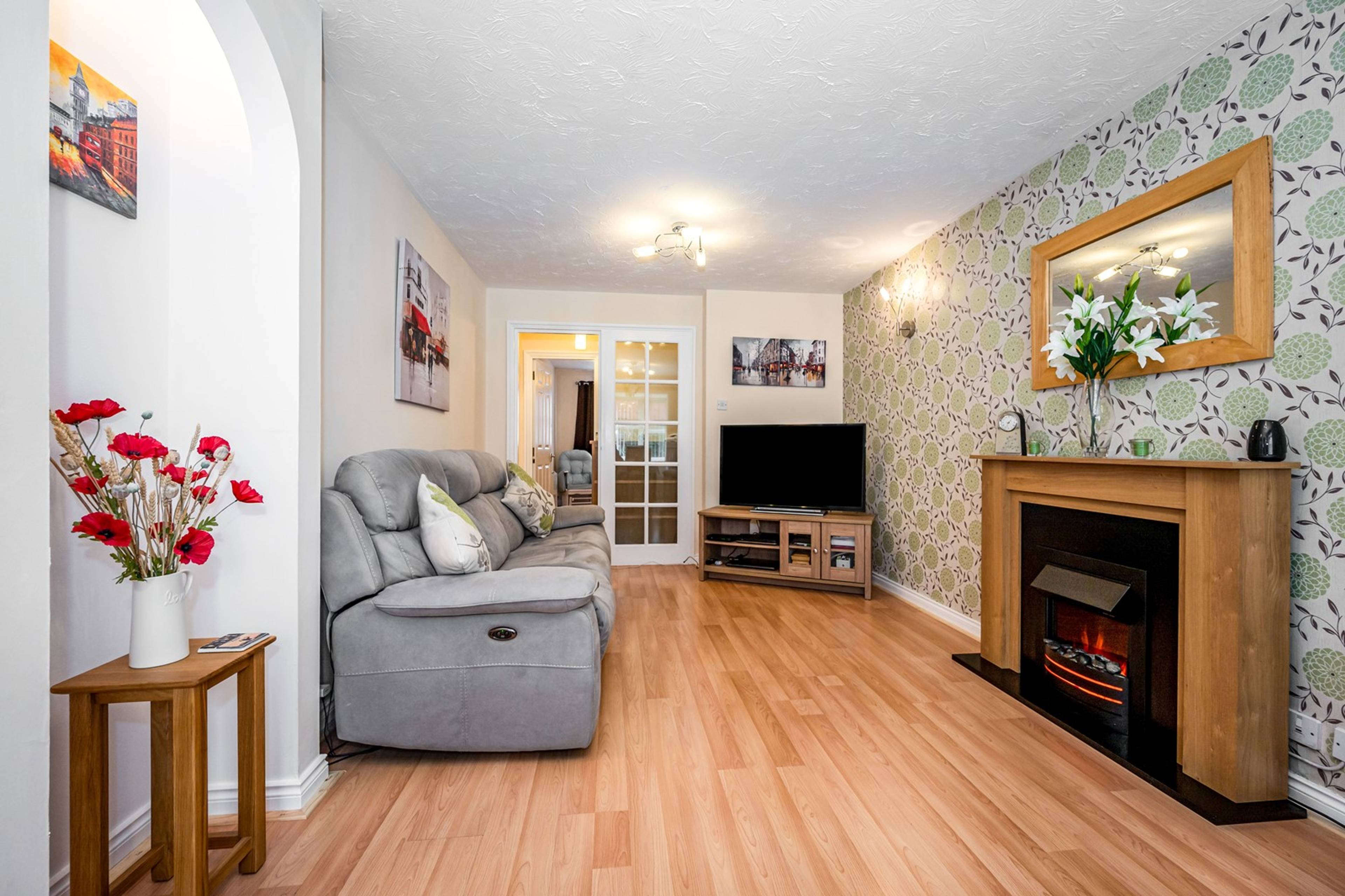 Lounge/Dining Room