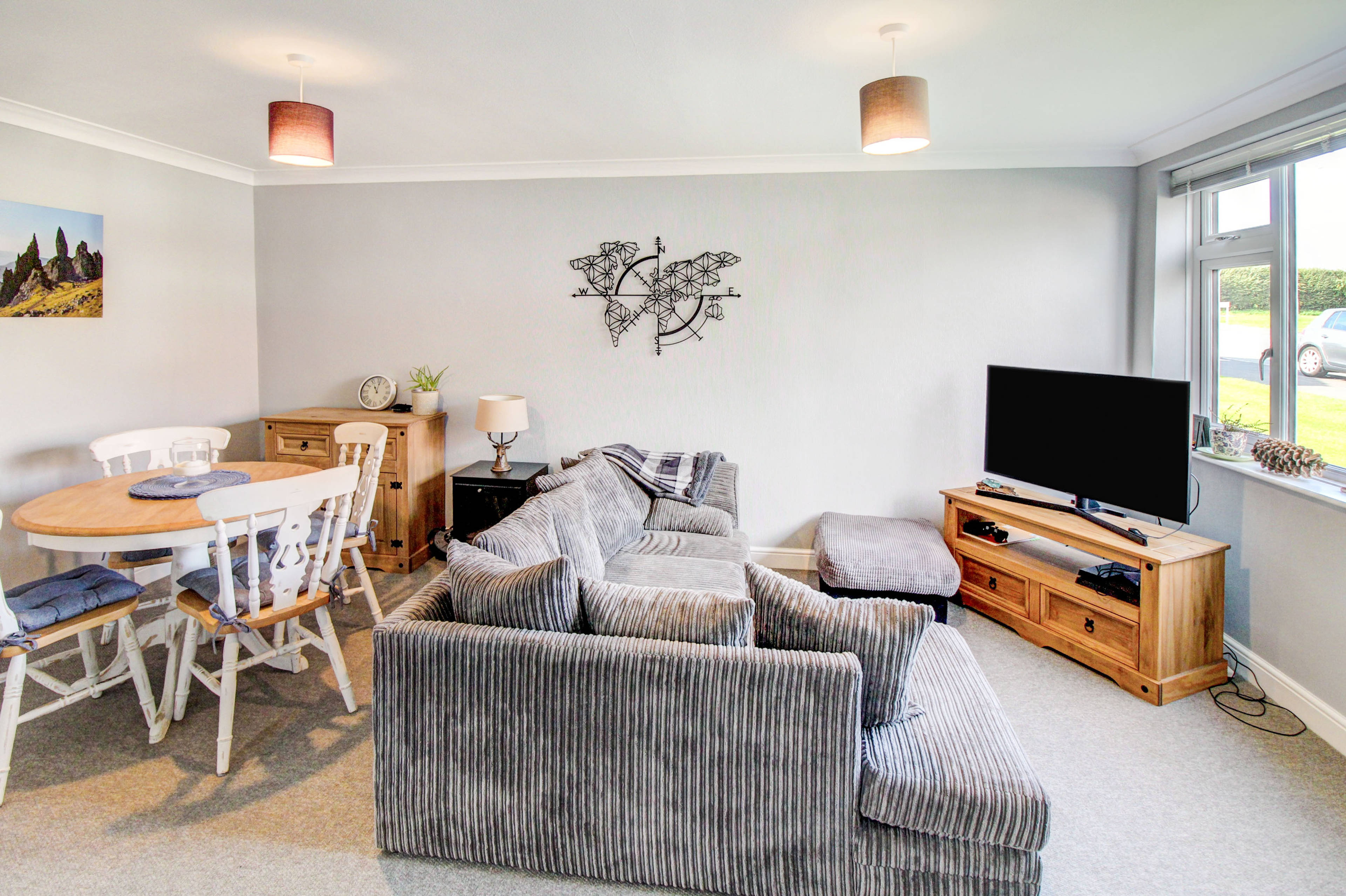 Lounge/Dining Room