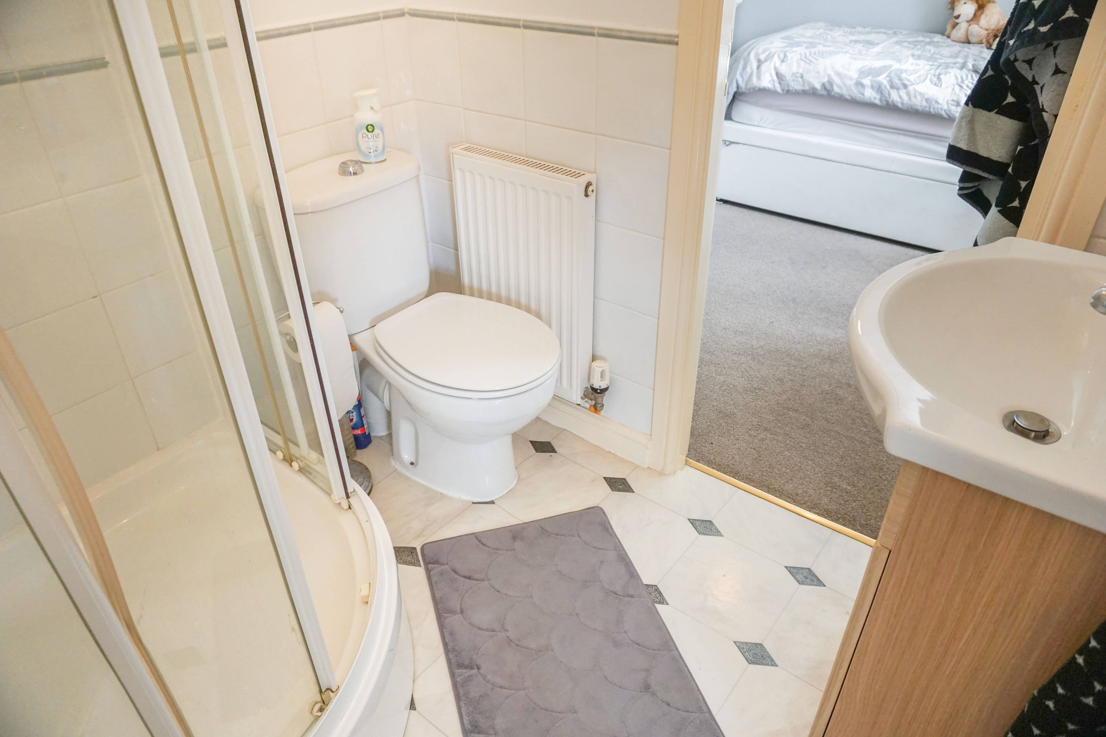 Jack & Jill En-suite
