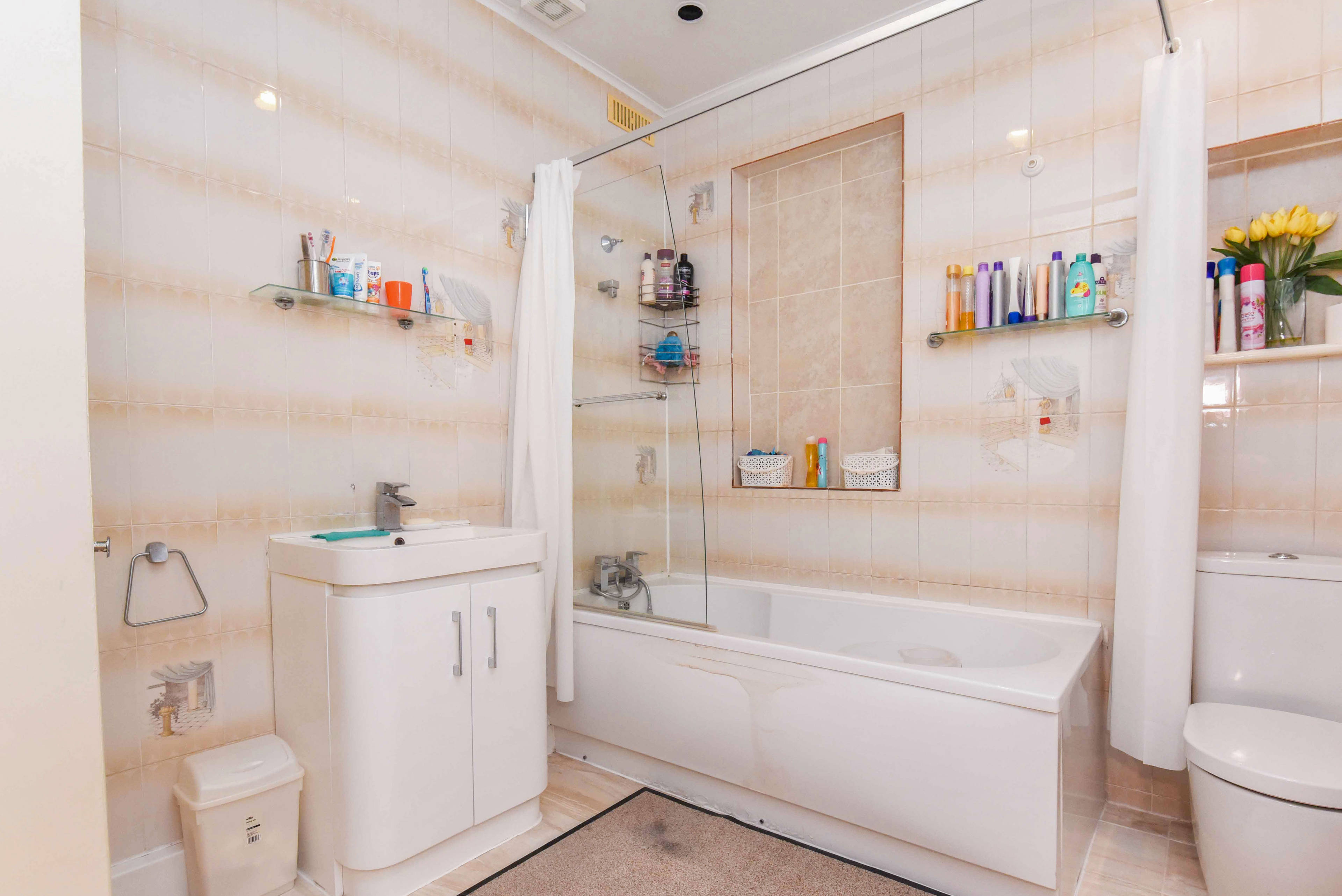 Family Bathroom 