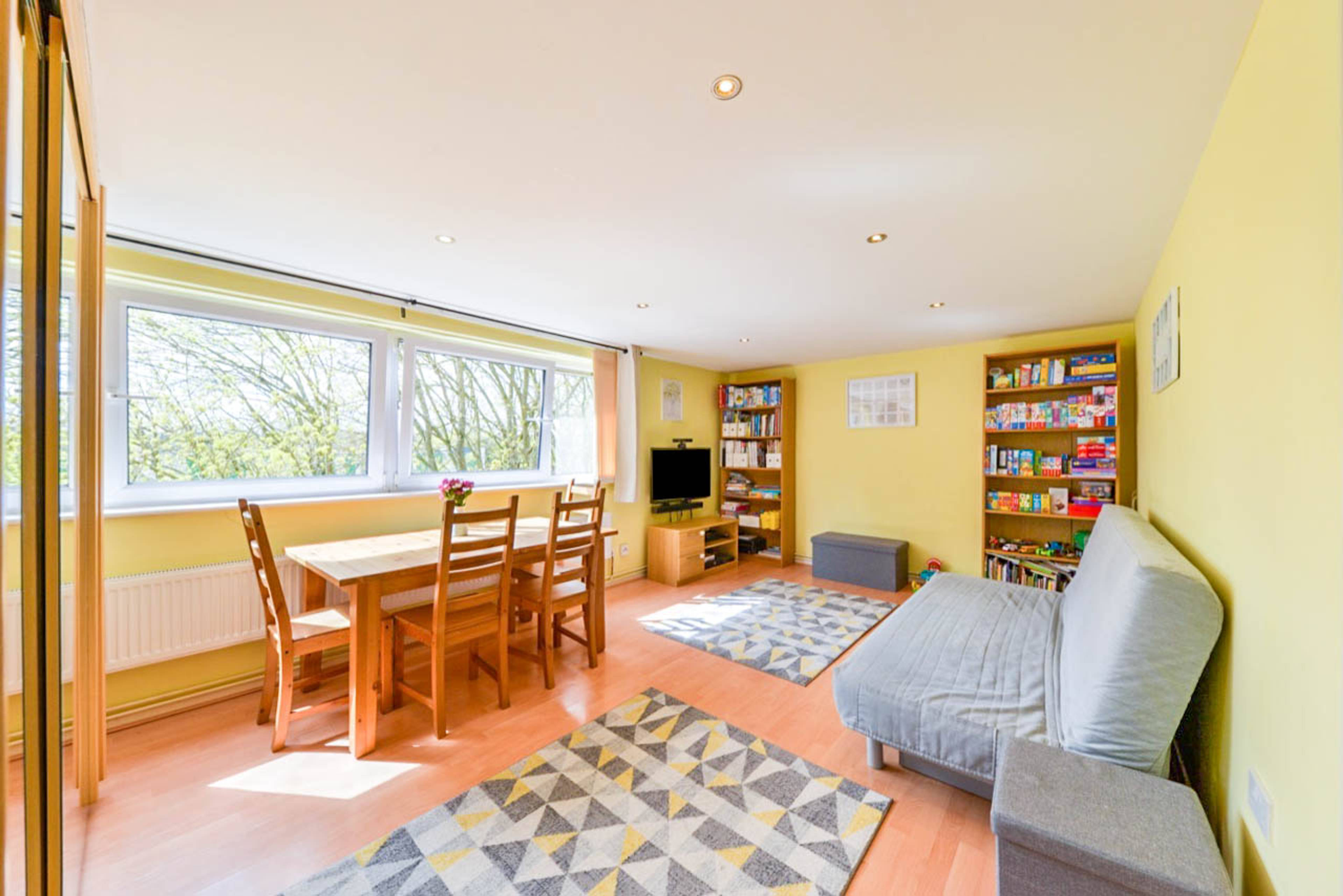 Lounge/Dining Room