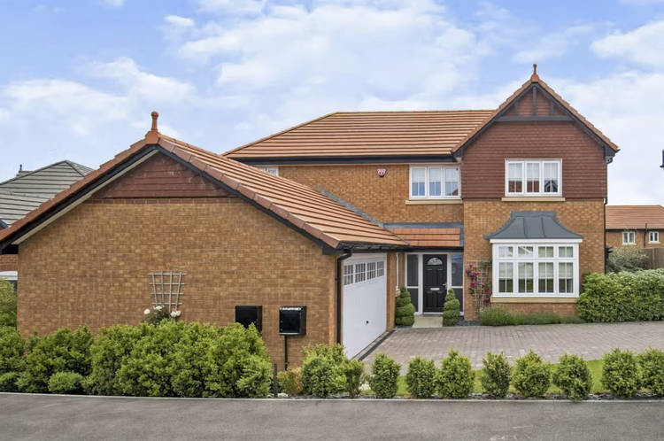 4 bedroom detached house