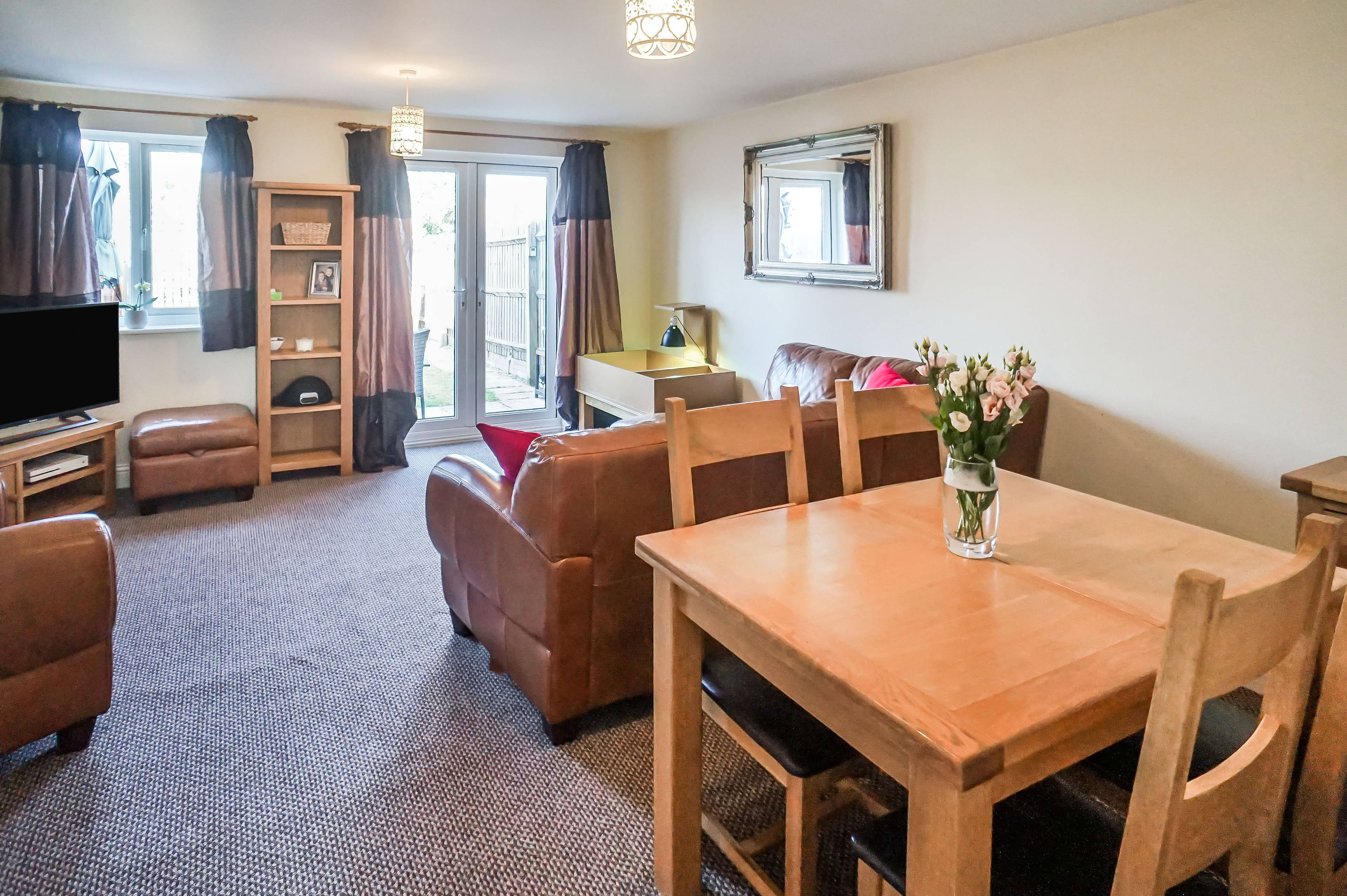 Lounge/Dining Room