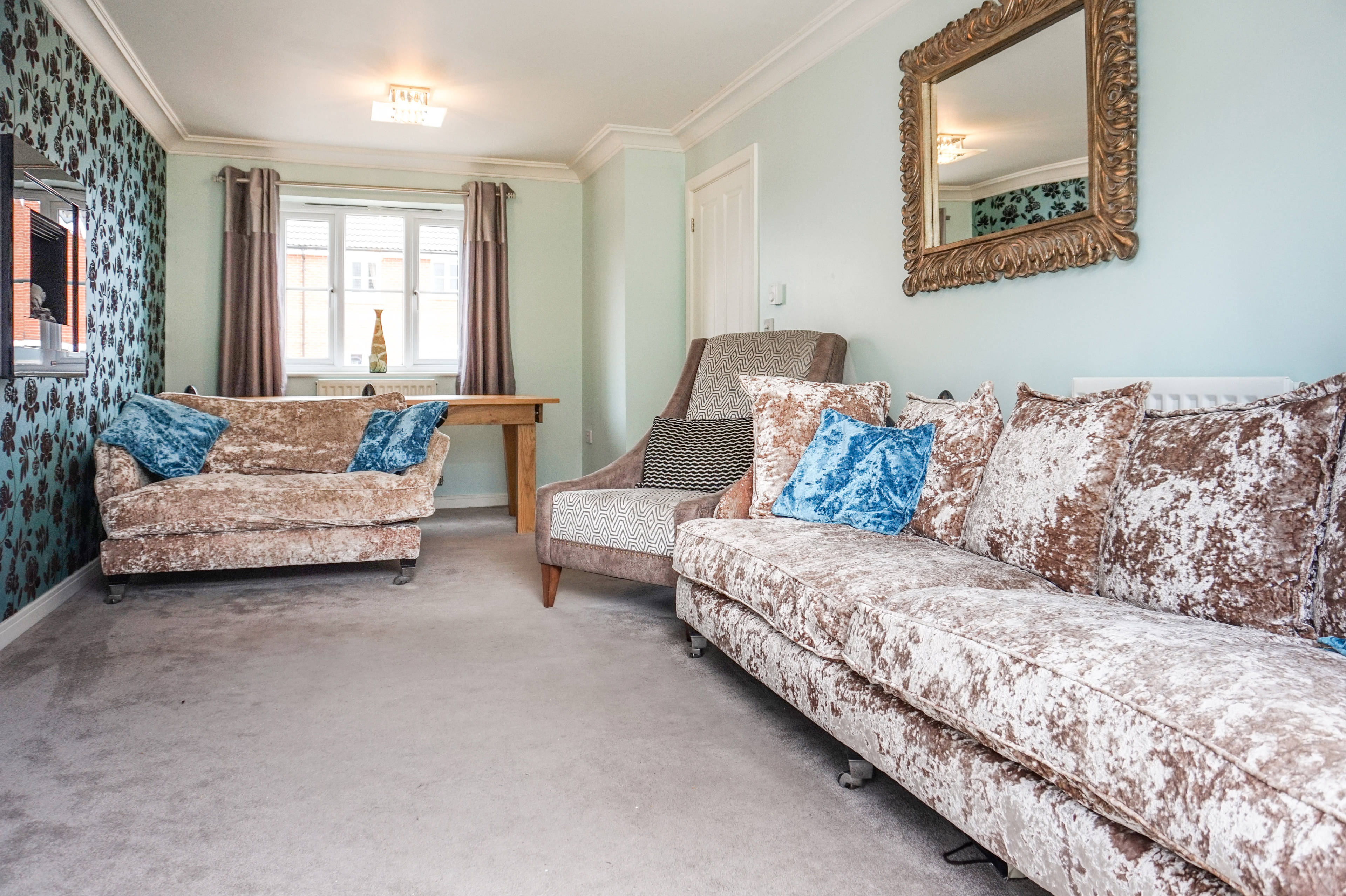 Lounge/Dining Room