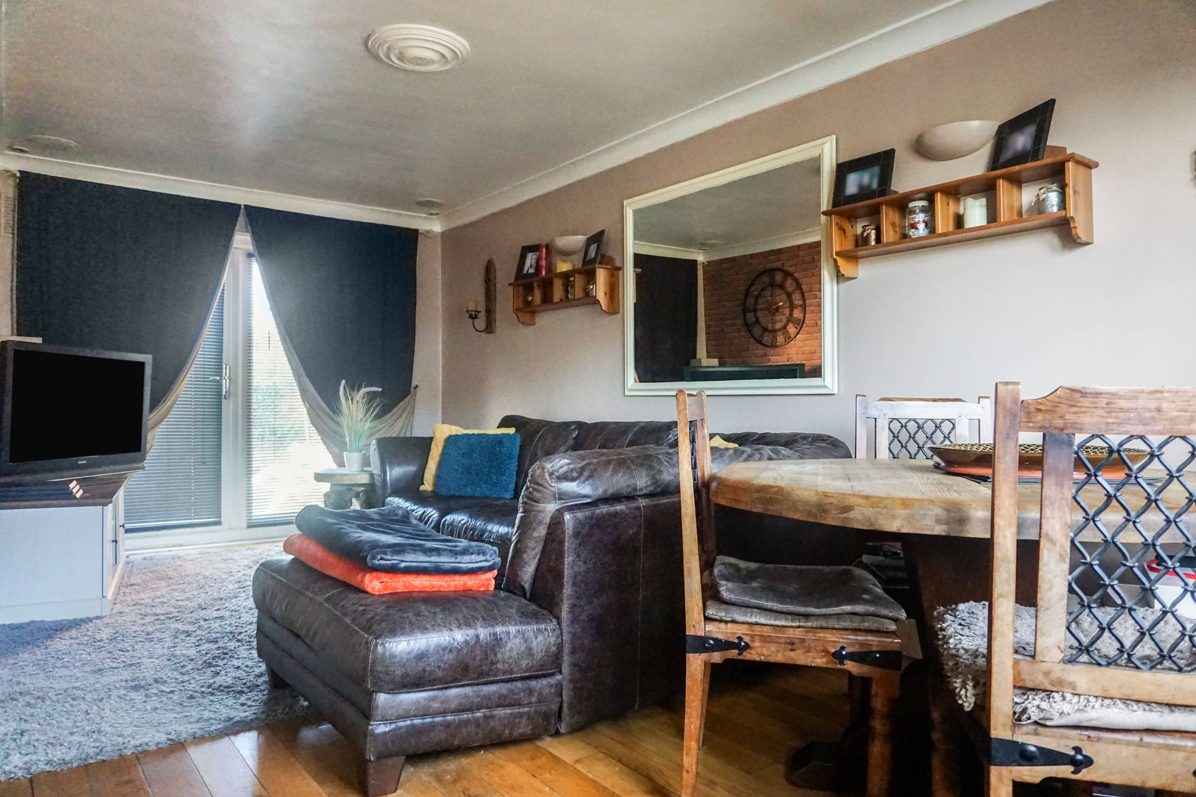 Lounge/Dining Room