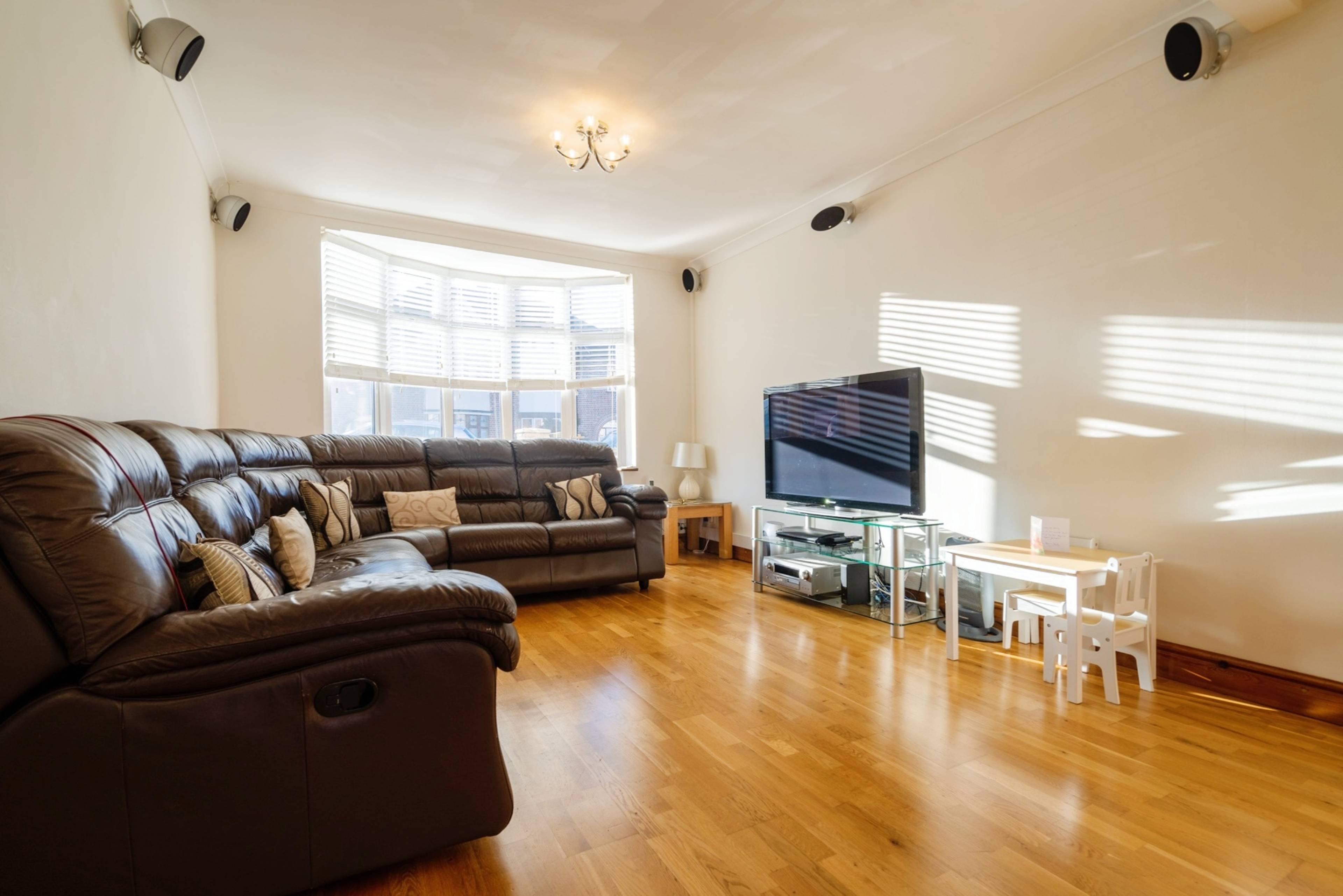 Lounge/Dining Room