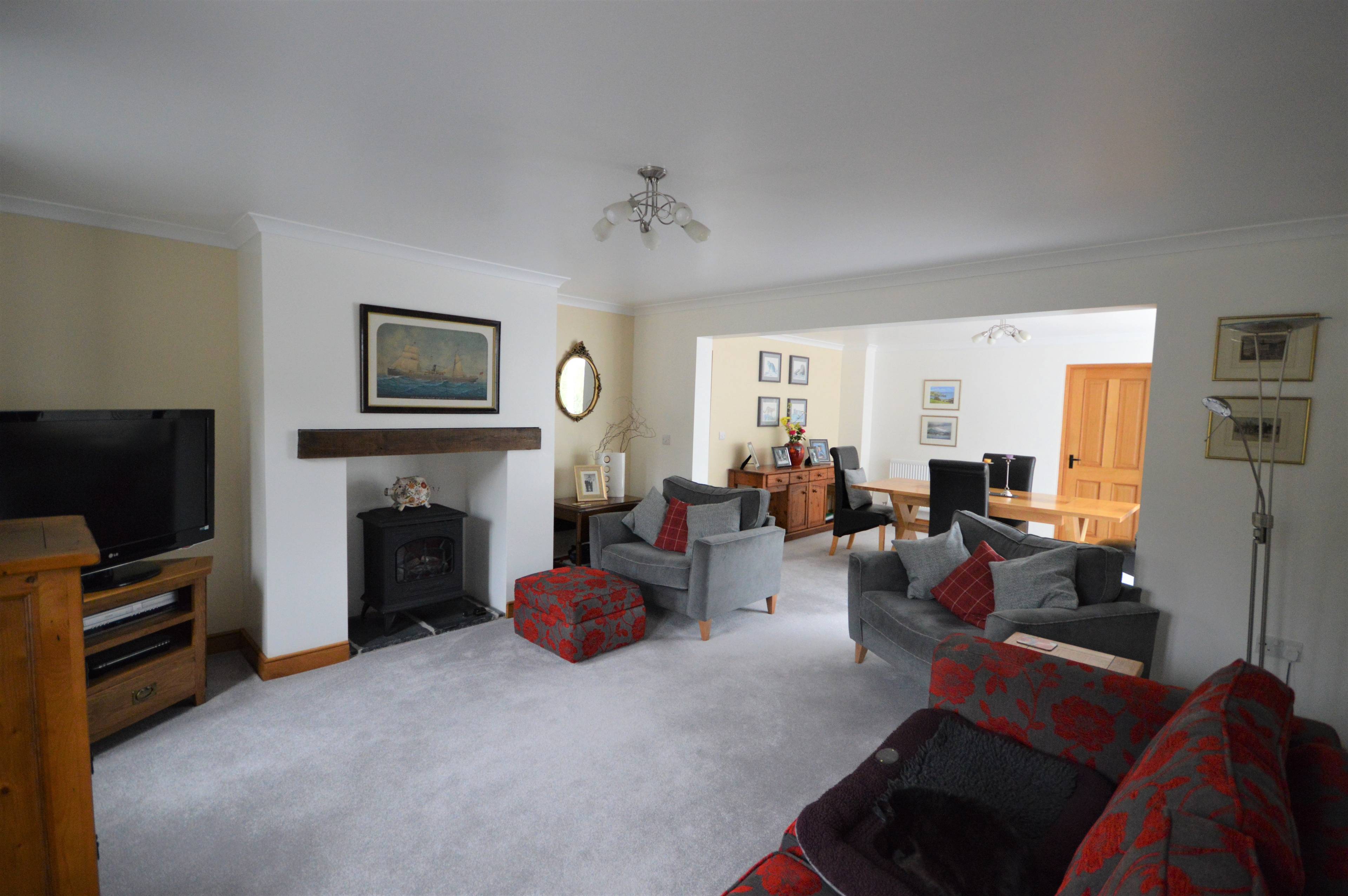 Lounge/Dining Room