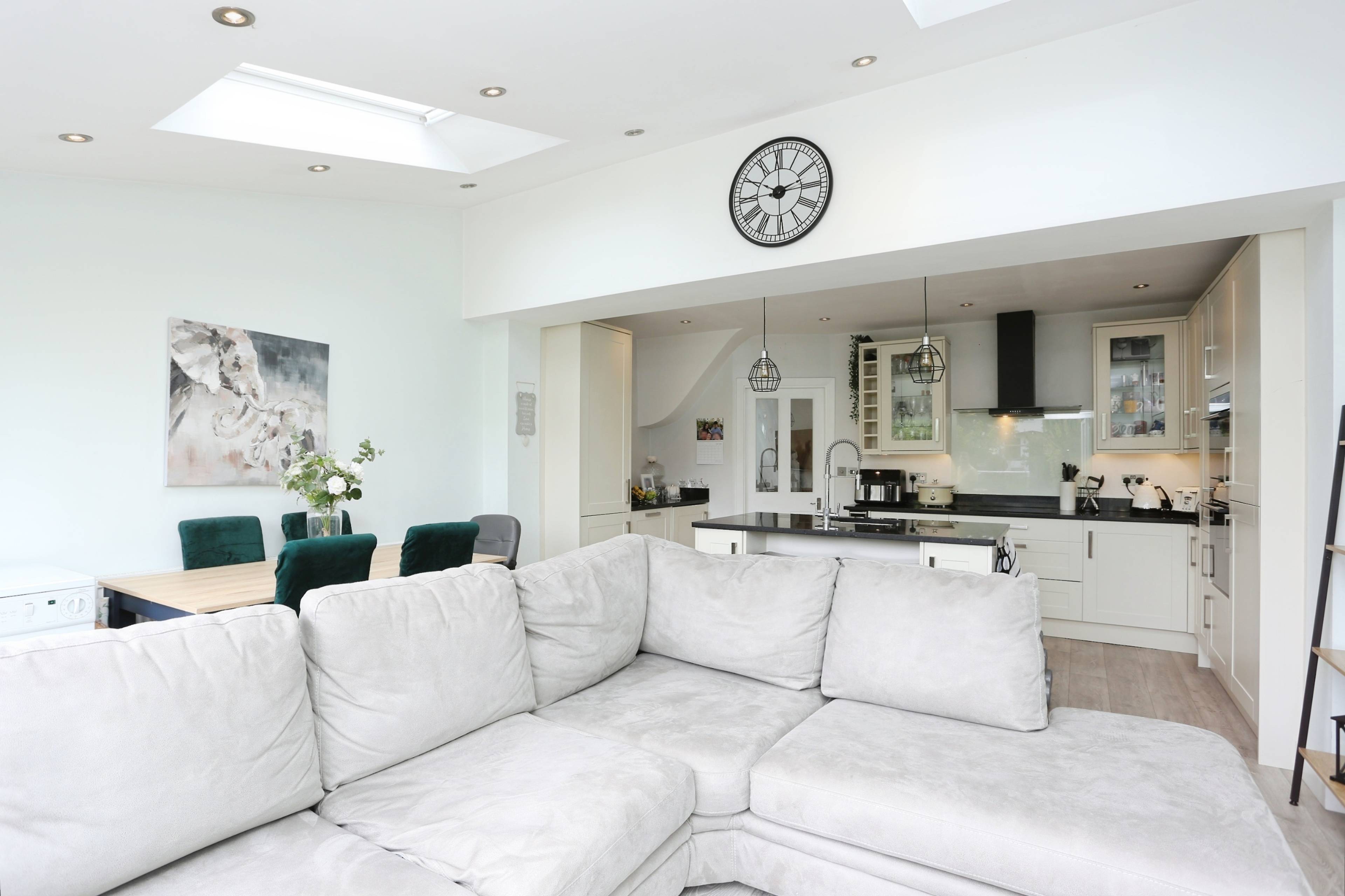 Lounge / Kitchen