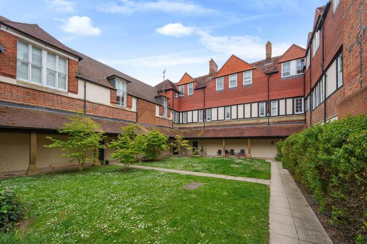 2 bedroom flat