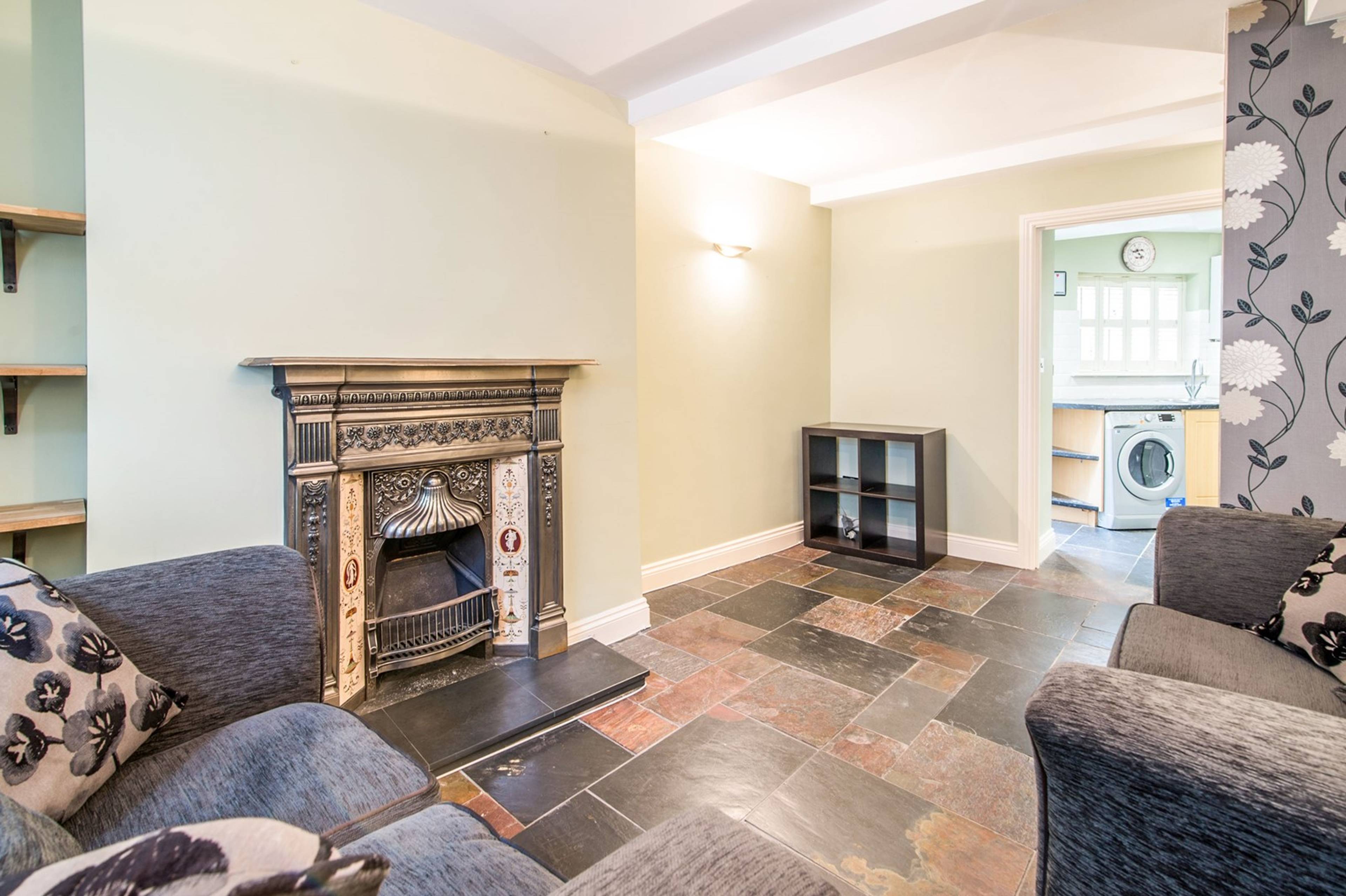 Lounge/Dining Room