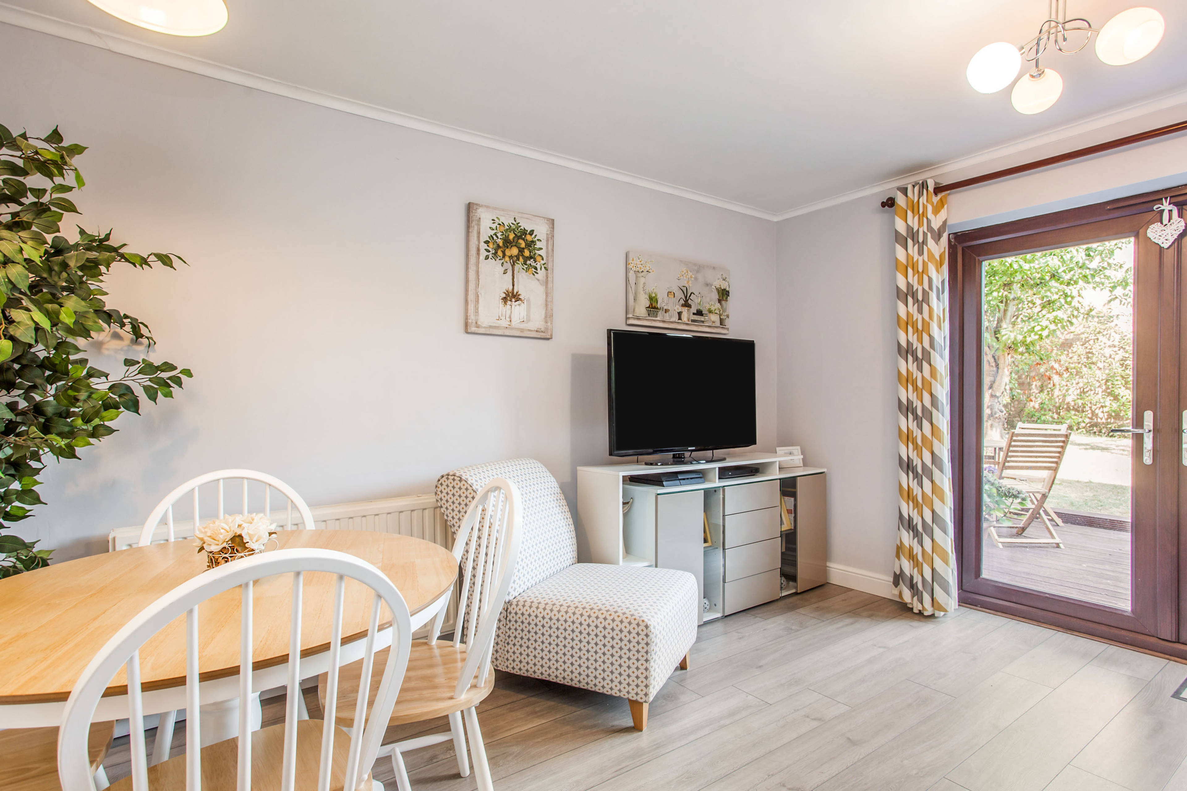 Lounge/Dining Room