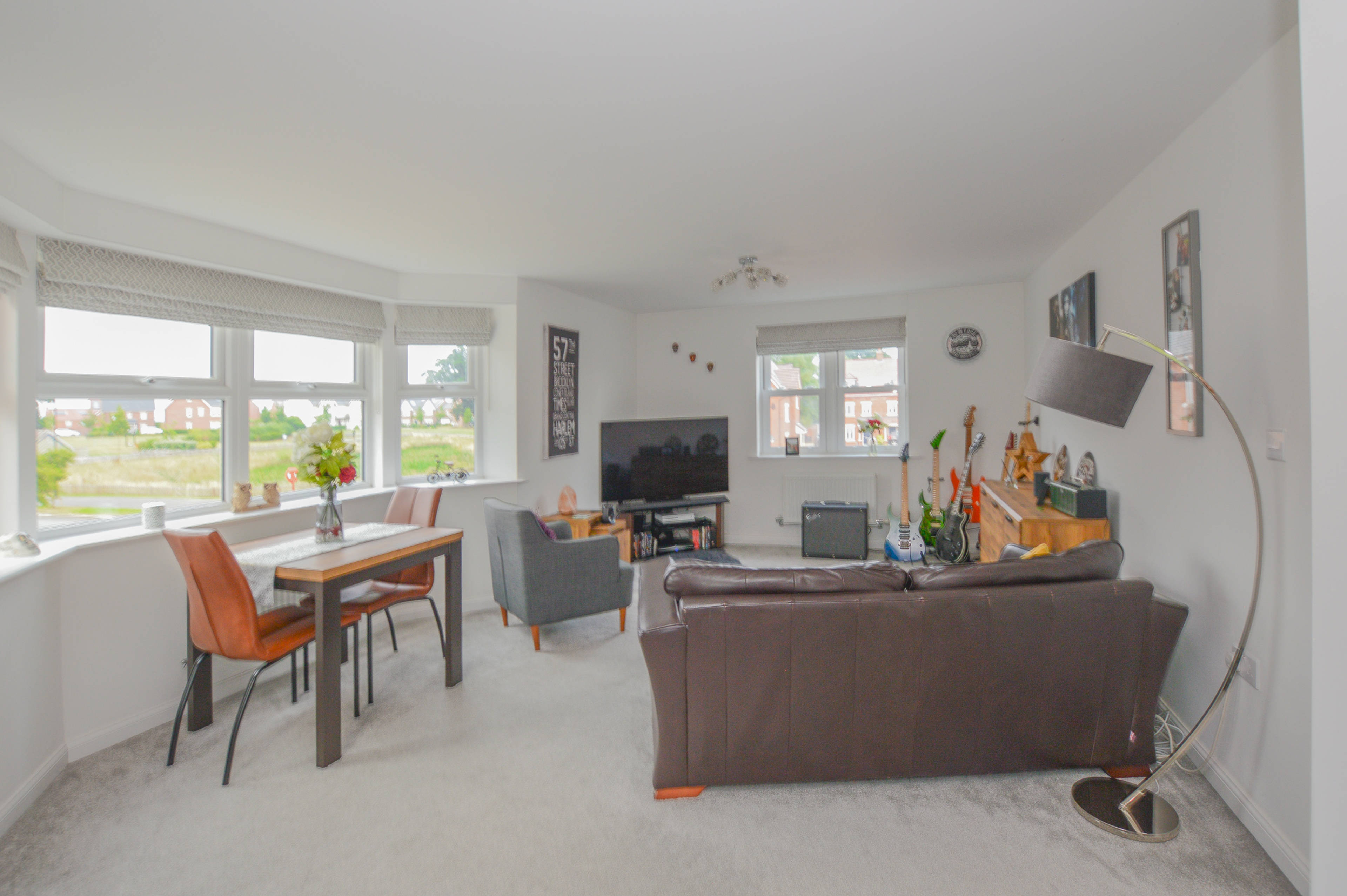 Lounge/Dining Room