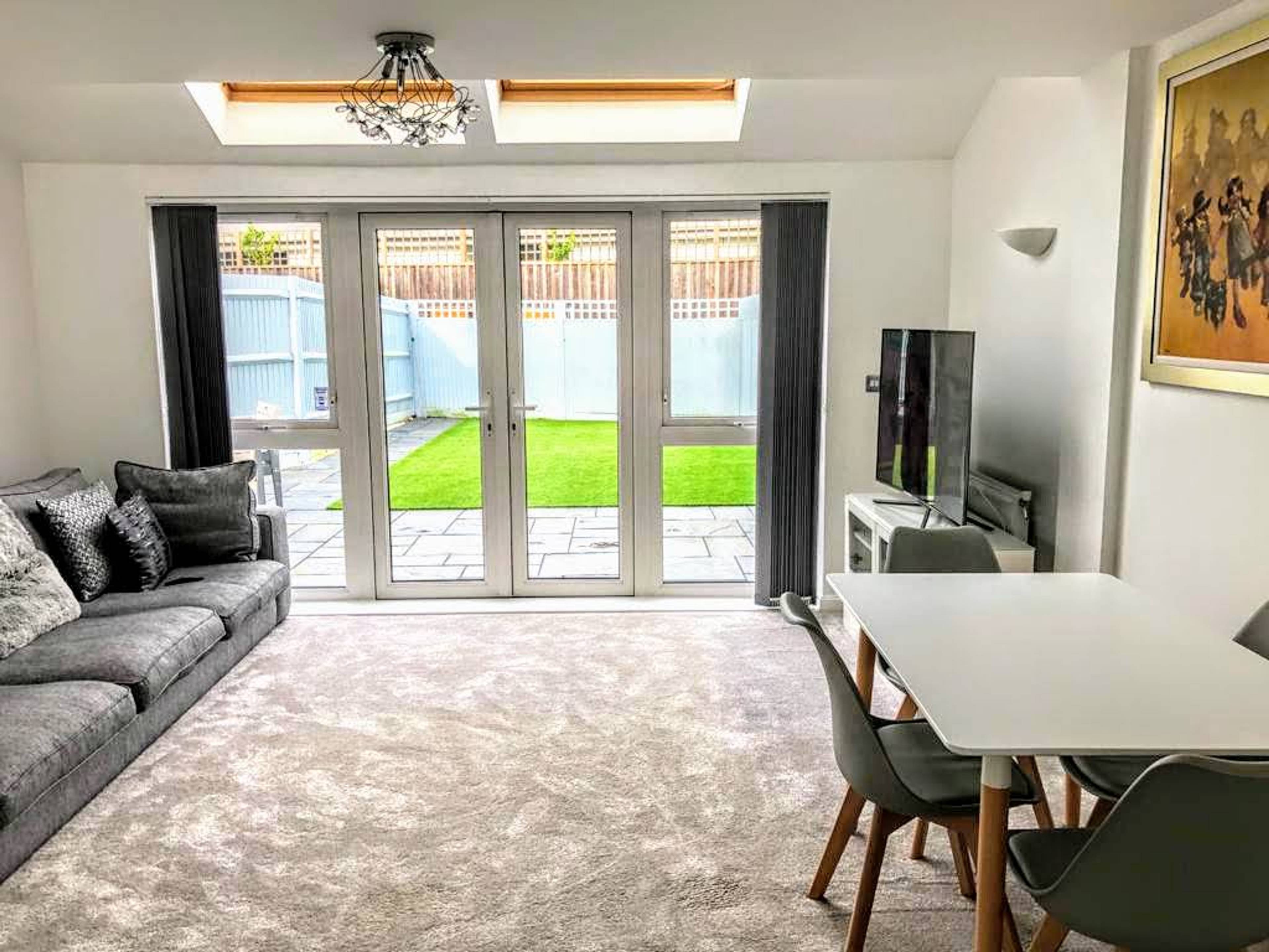 Lounge/Dining Room