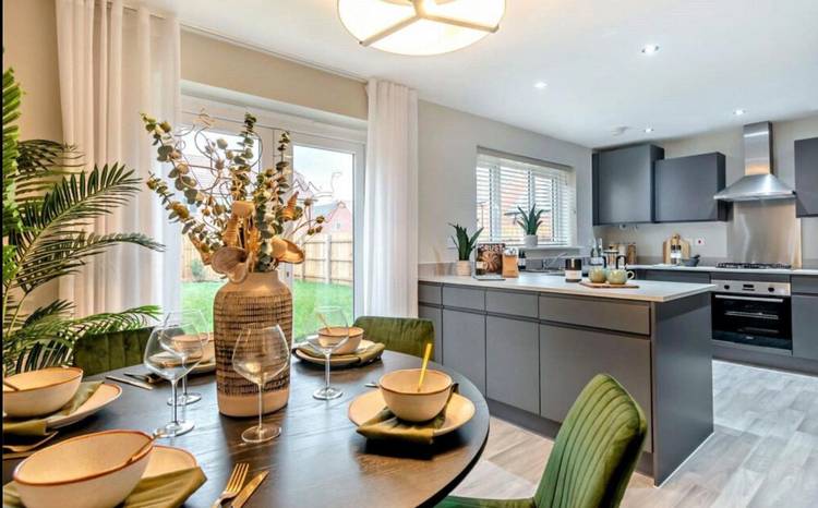 3 bedroom detached house