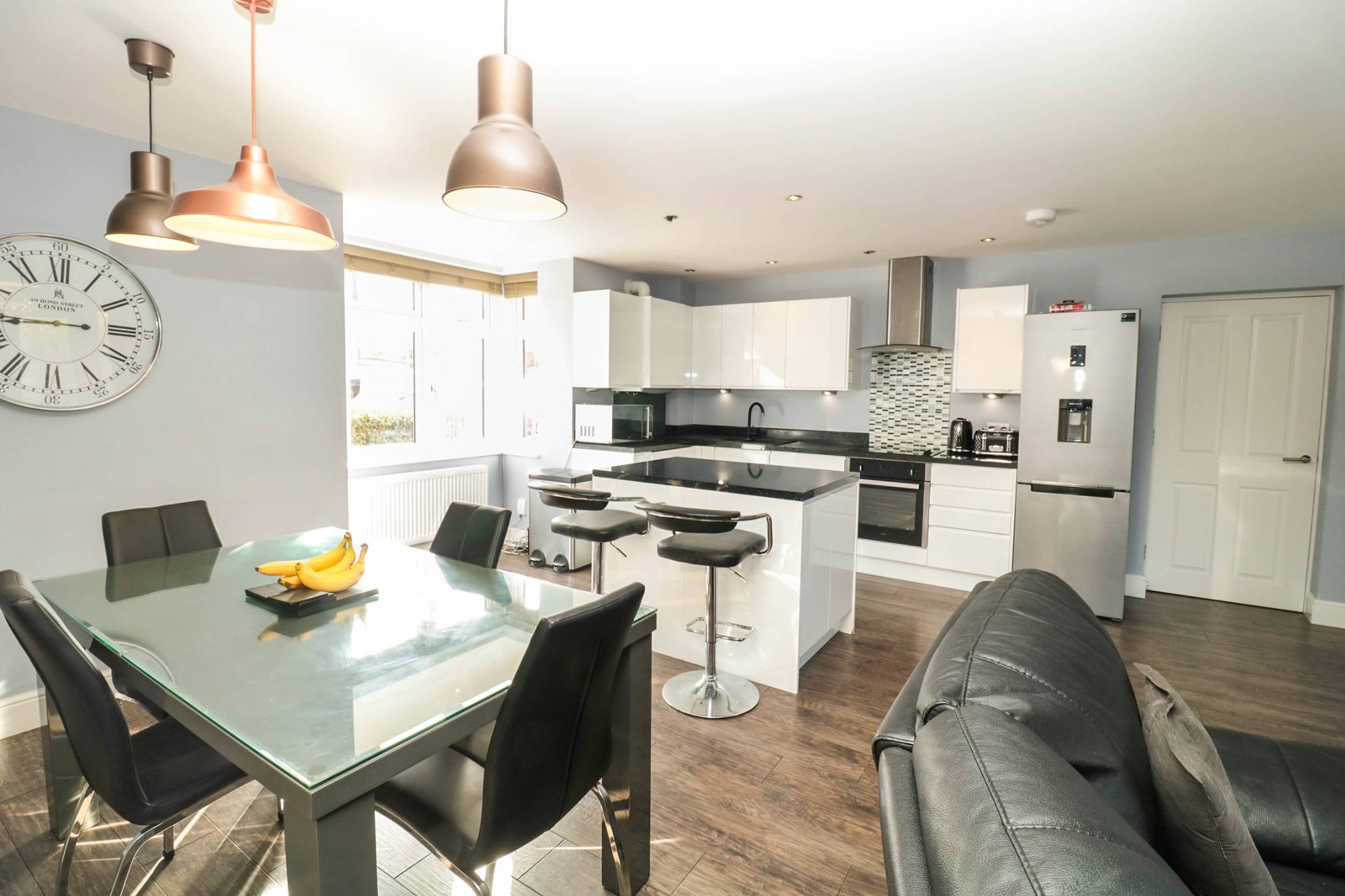 Lounge / Kitchen