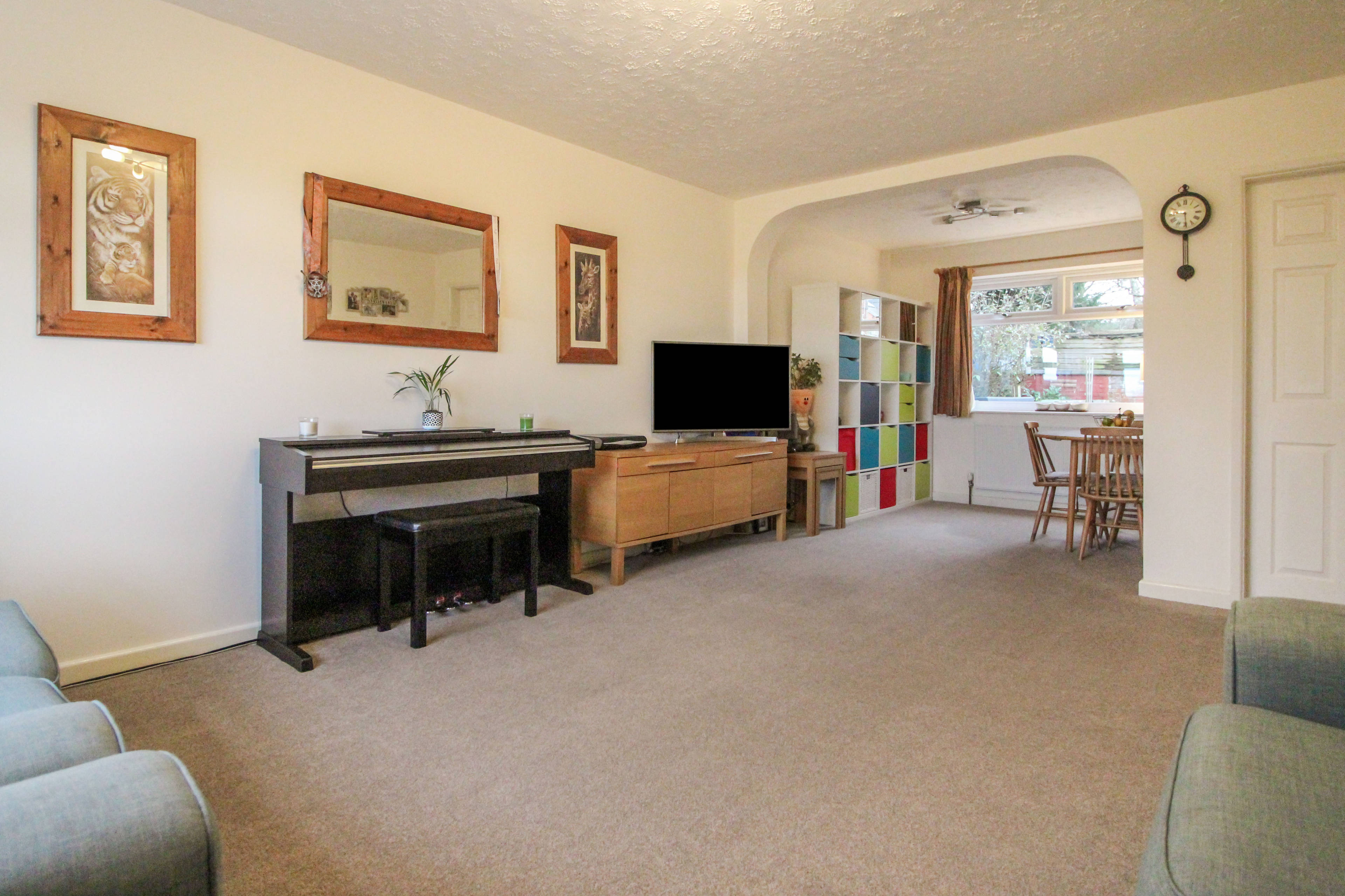 Lounge/Dining Room