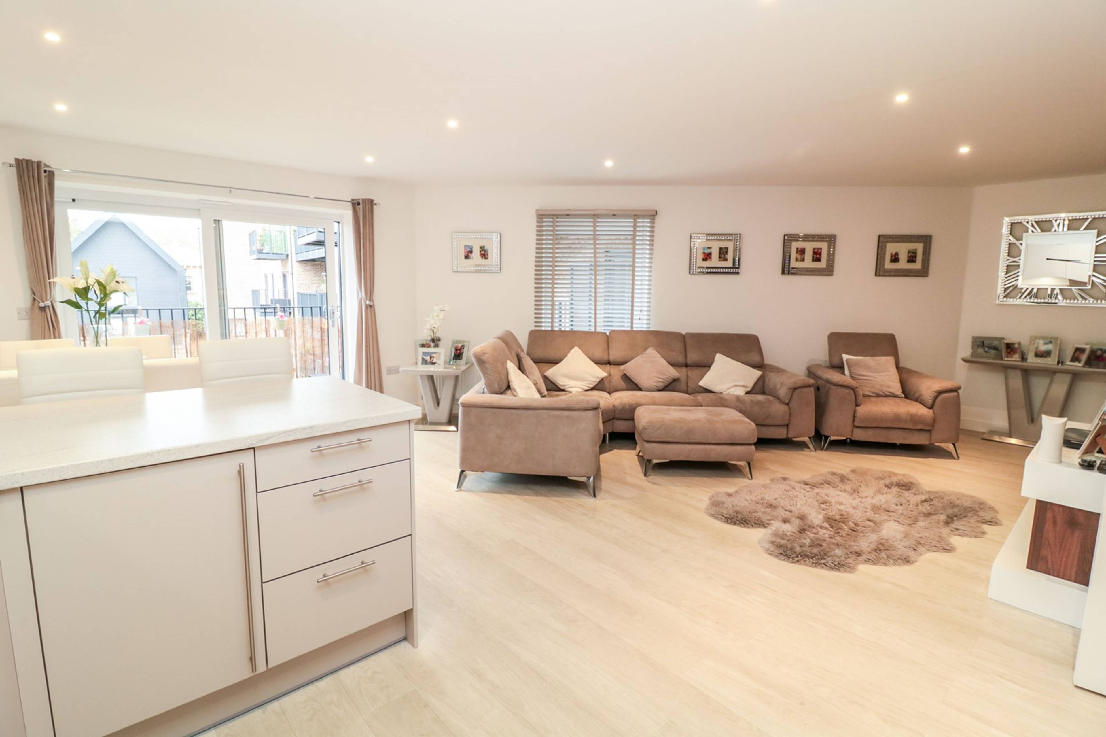 Lounge/Dining Room