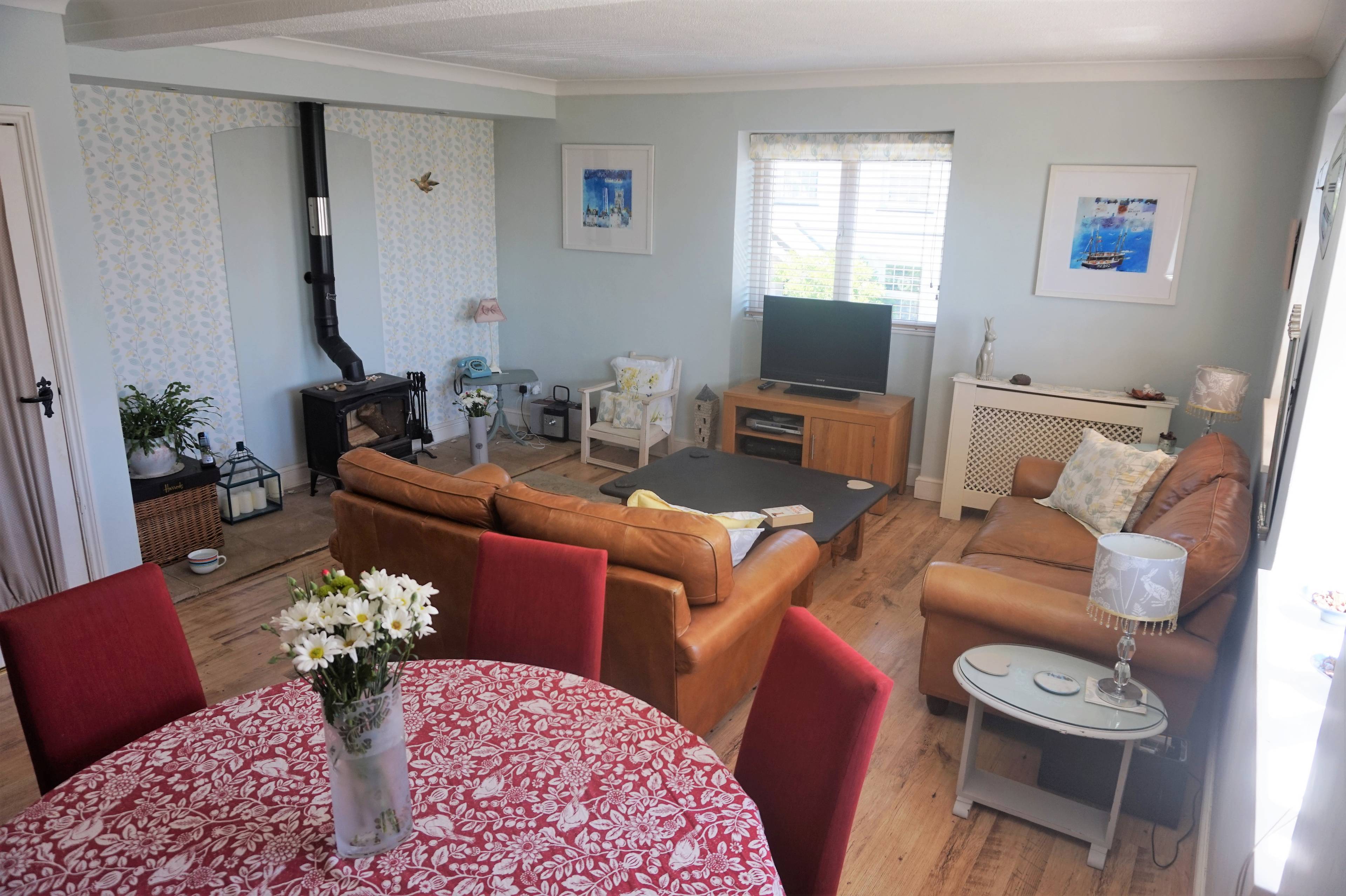 Lounge/Dining Room