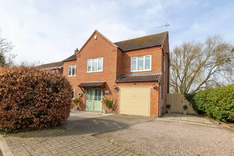 4 bedroom detached house