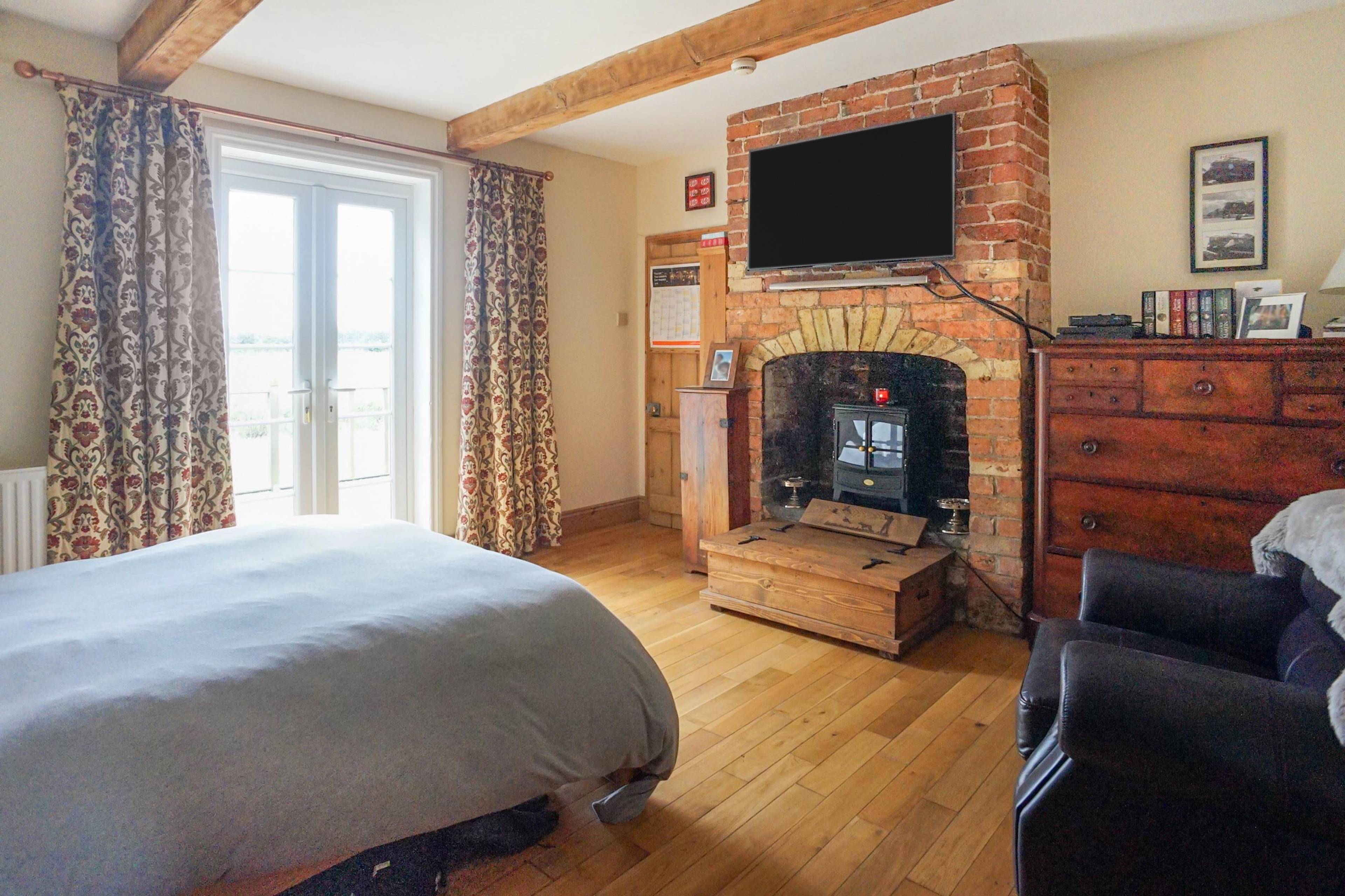 Living Room/Bedroom