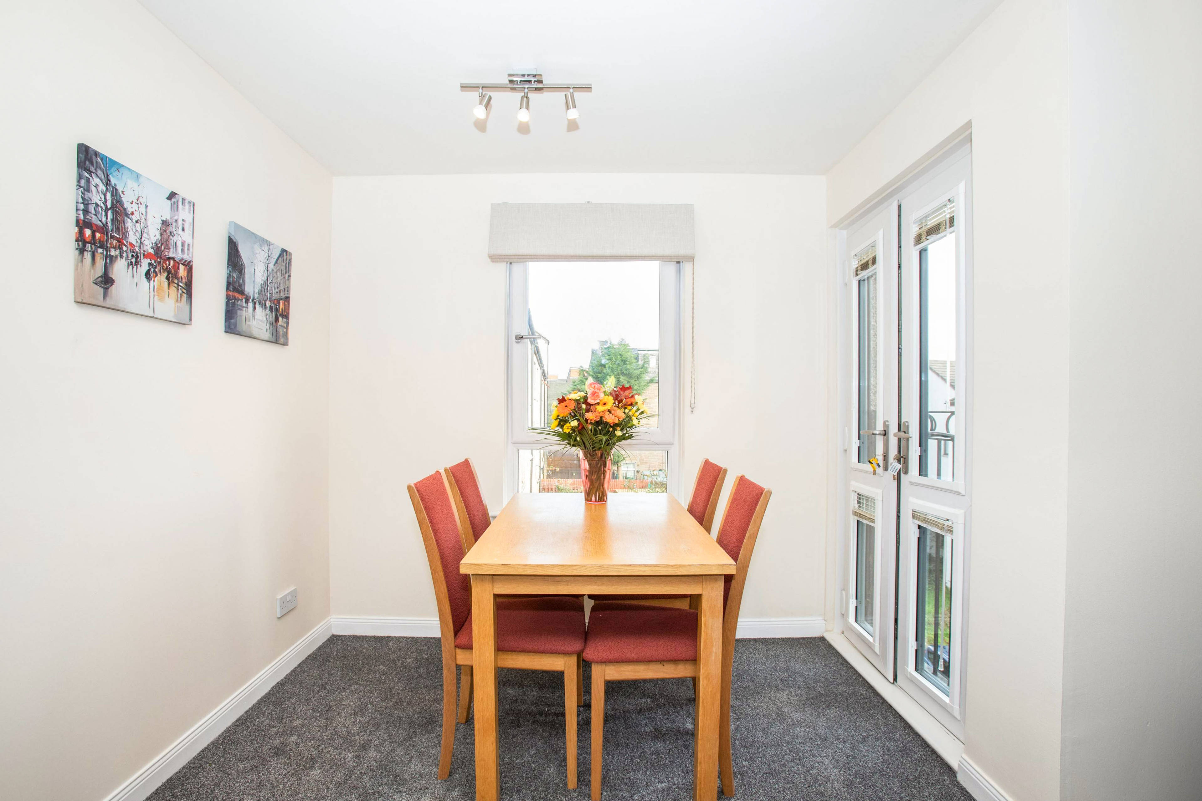 Lounge/Dining Room