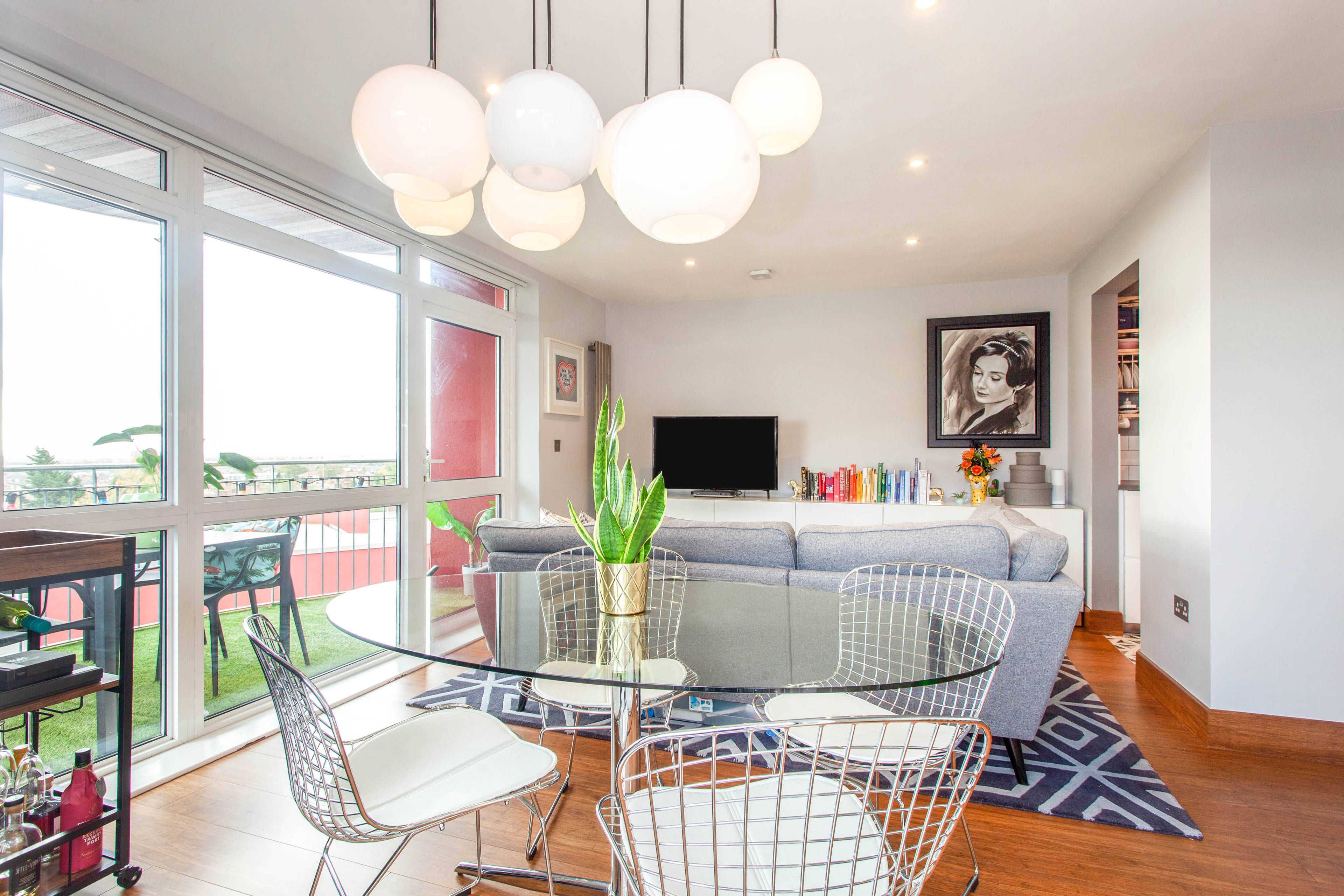 Lounge/Dining Room
