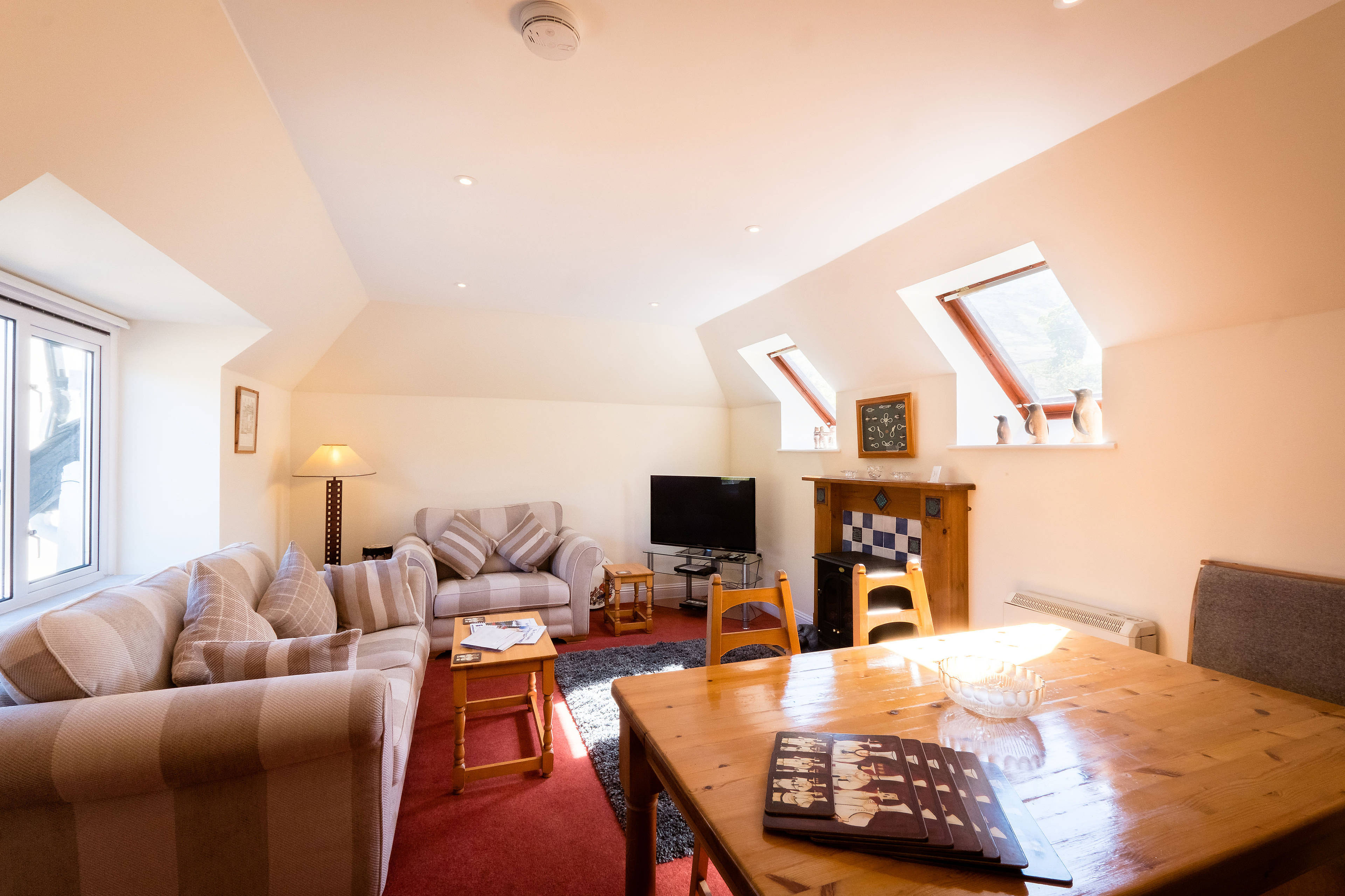 Lounge/Dining Room