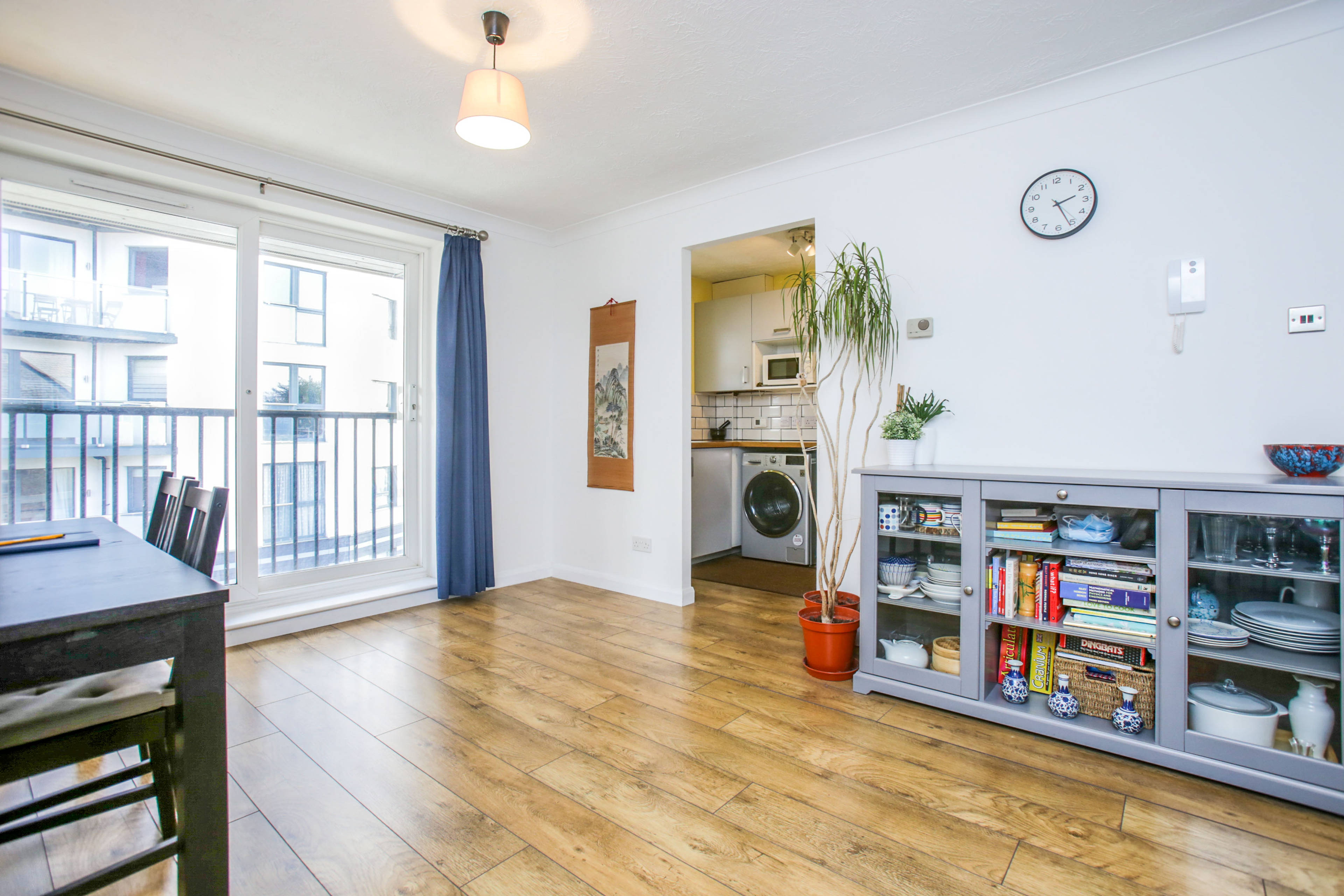 Lounge/Dining Room