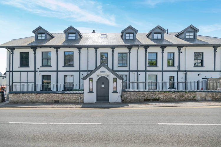 2 bedroom apartment