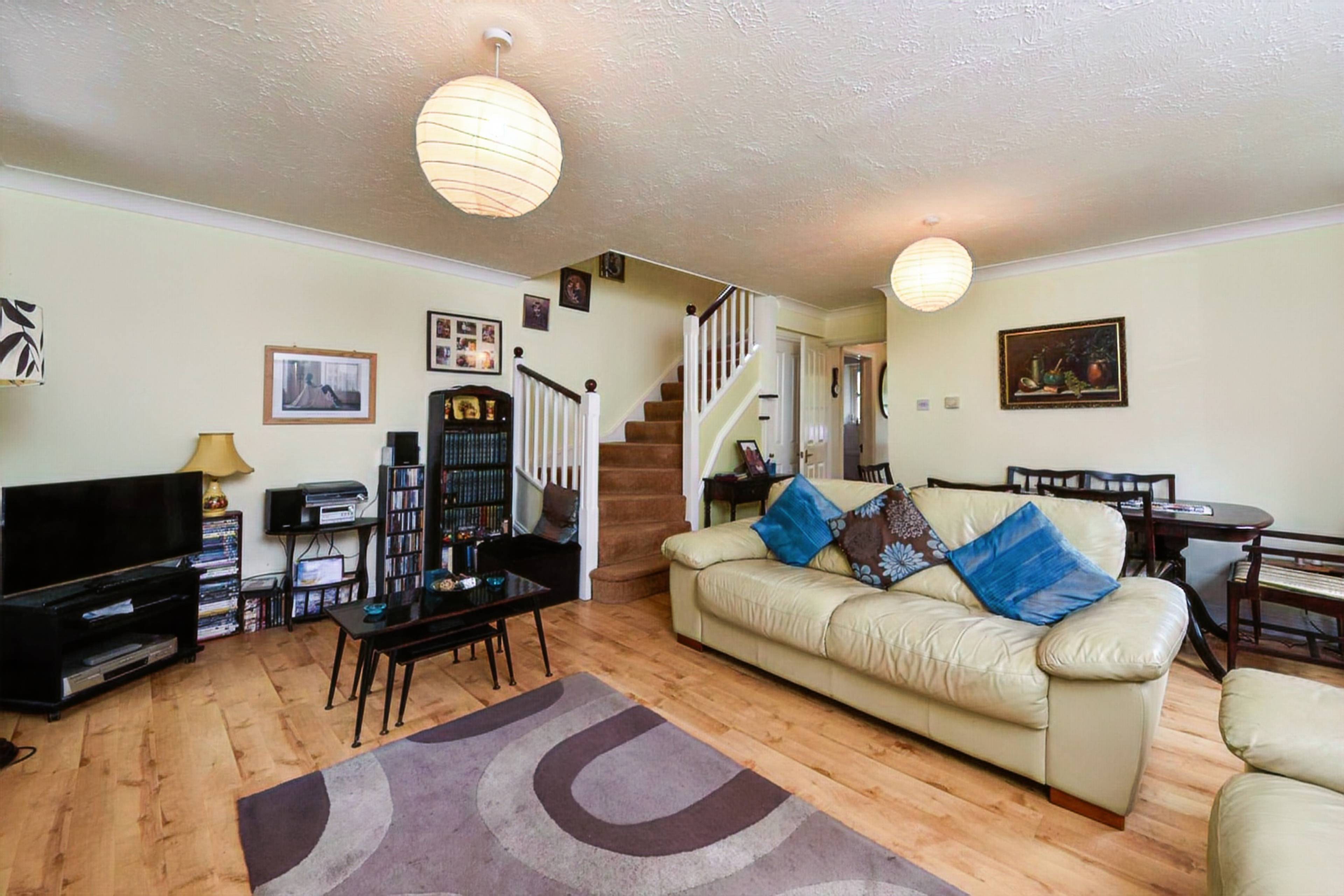 Lounge/Dining Room