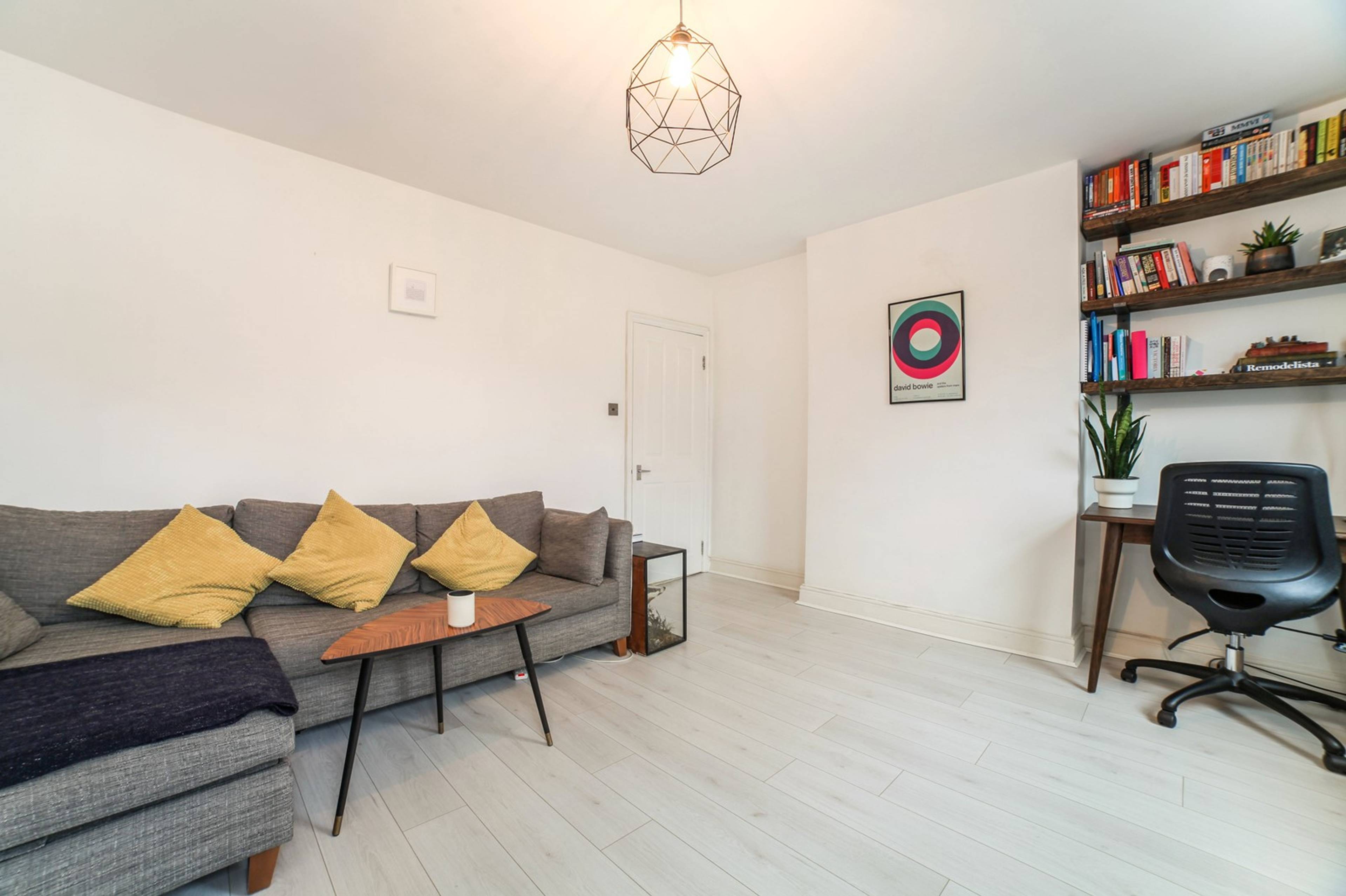 Living Room/Bedroom