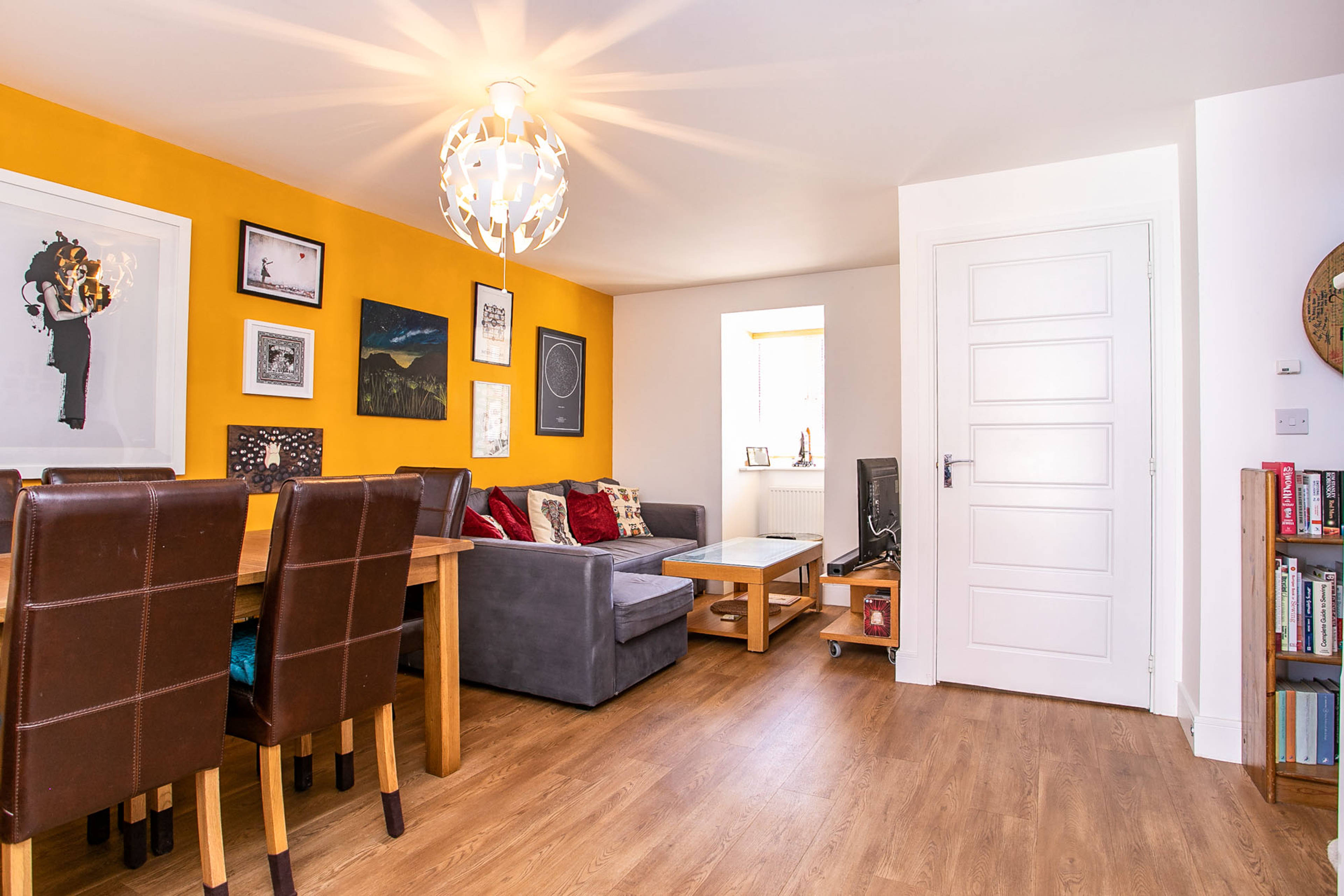 Lounge/Dining Room