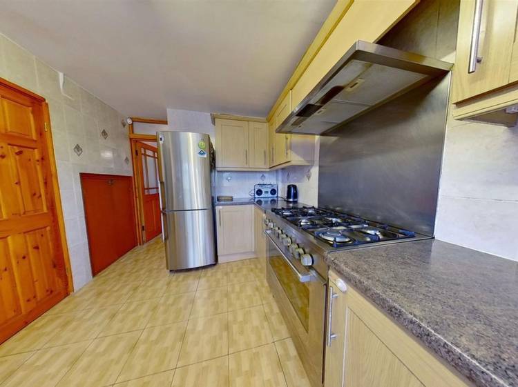 7 bedroom terraced house