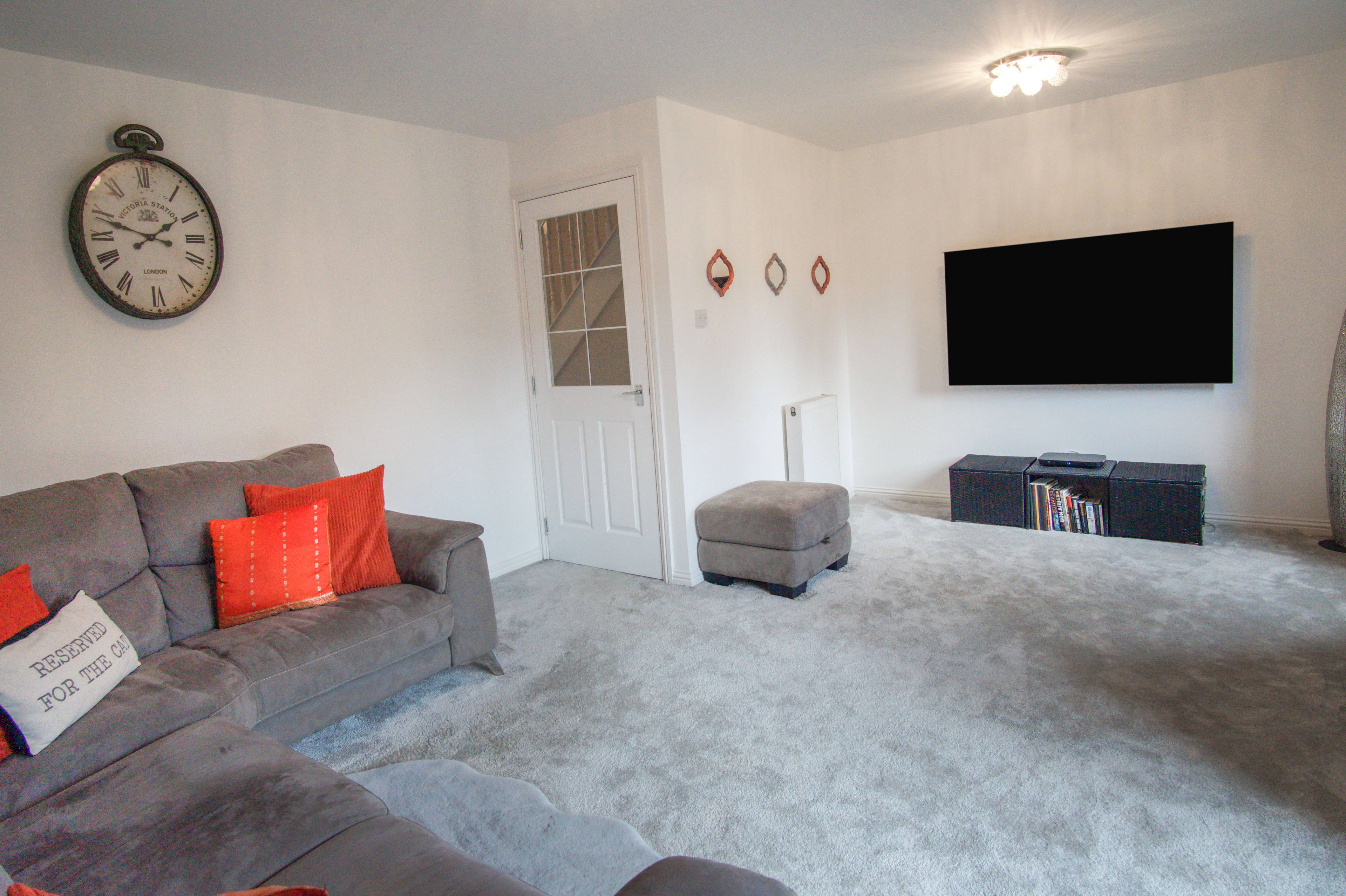 Lounge/Dining Room