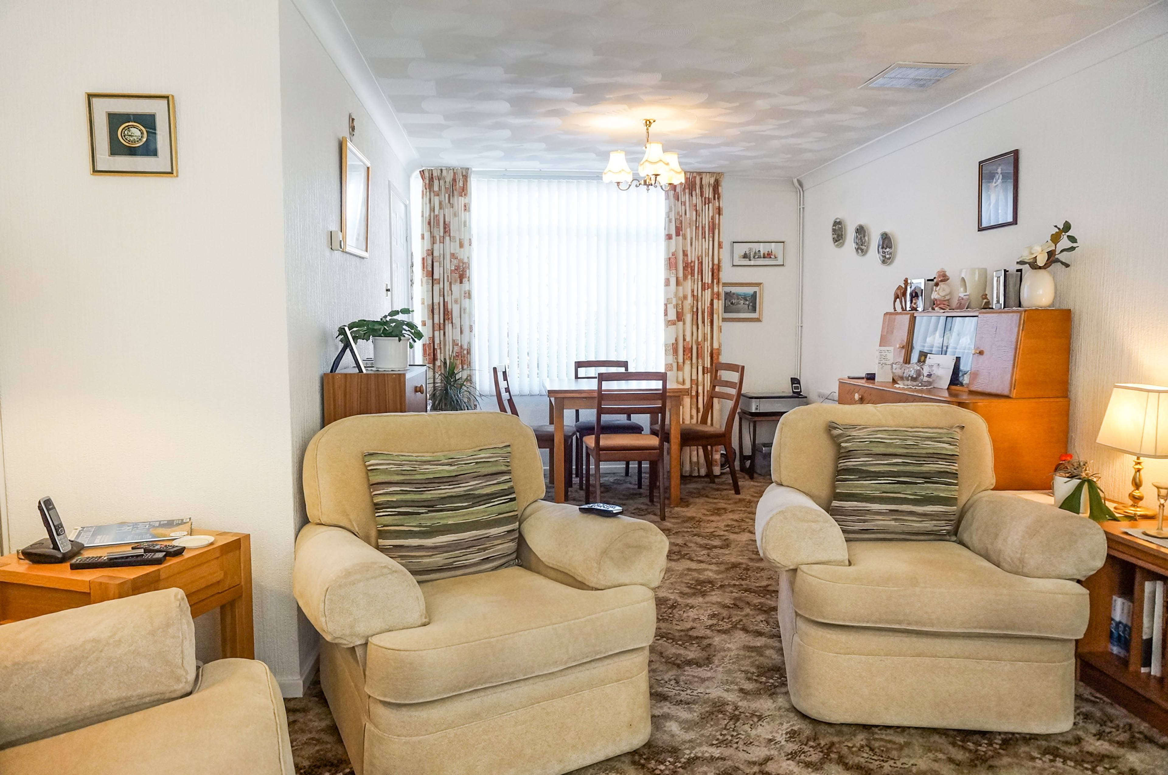 Lounge/Dining Room