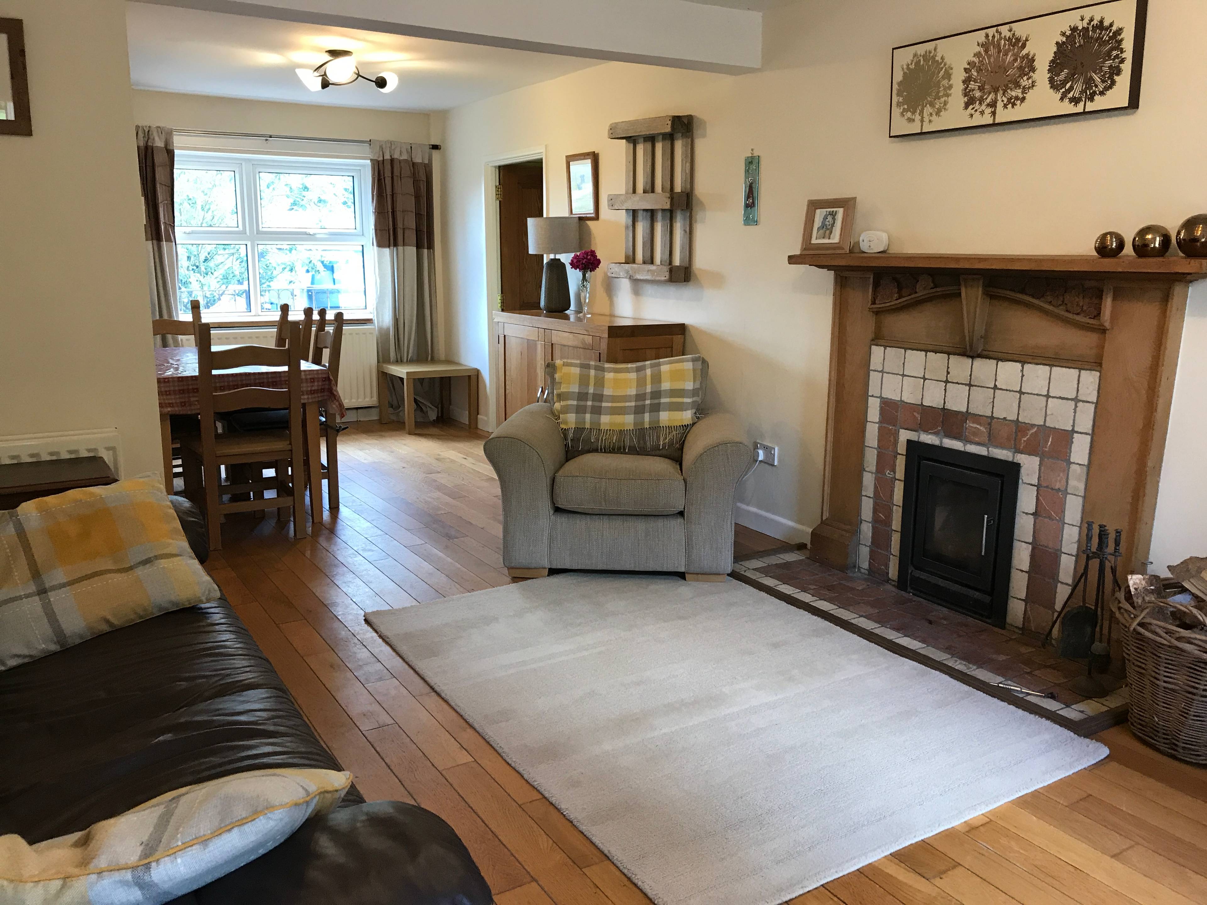 Lounge/Dining Room
