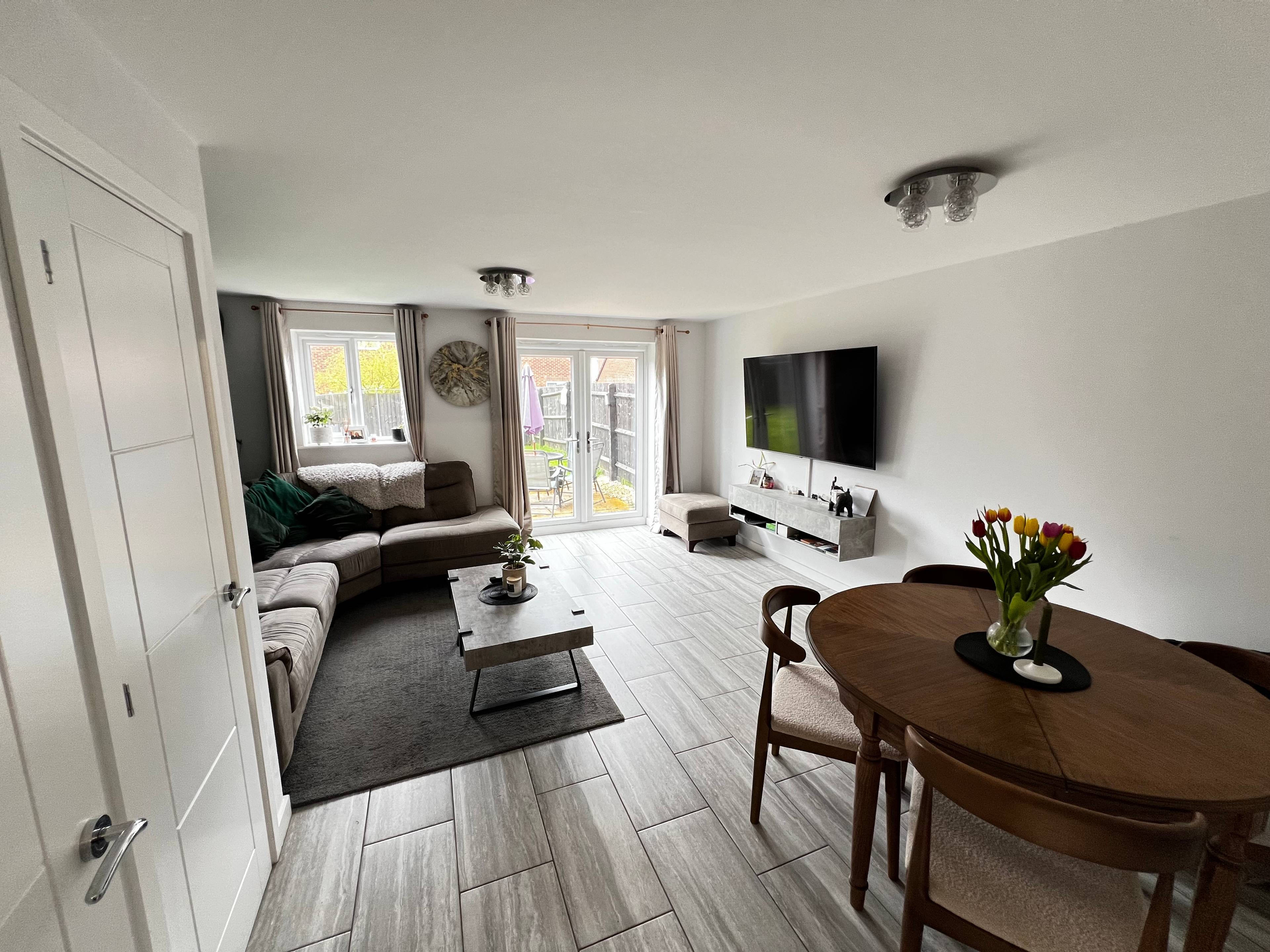 Lounge/Dining Room