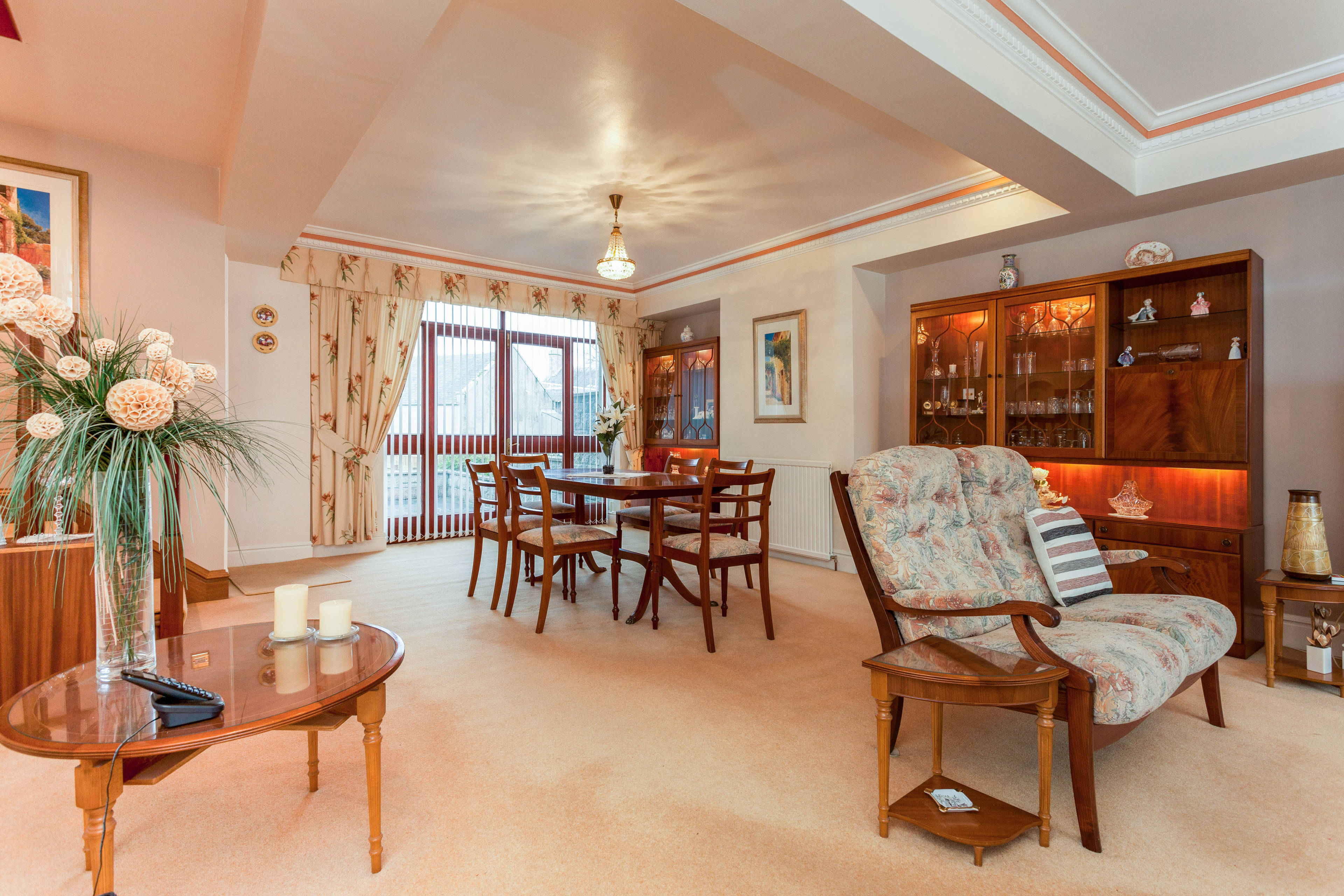 Lounge/Dining Room
