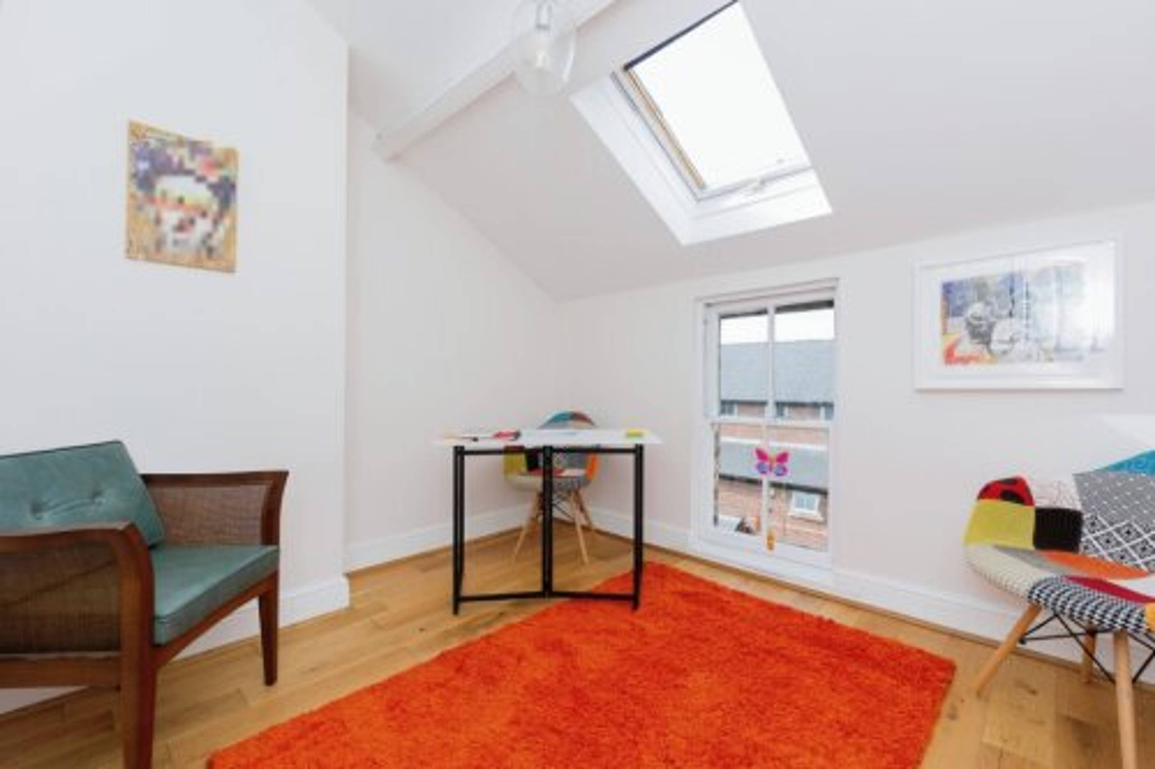 Office / Bed' Five