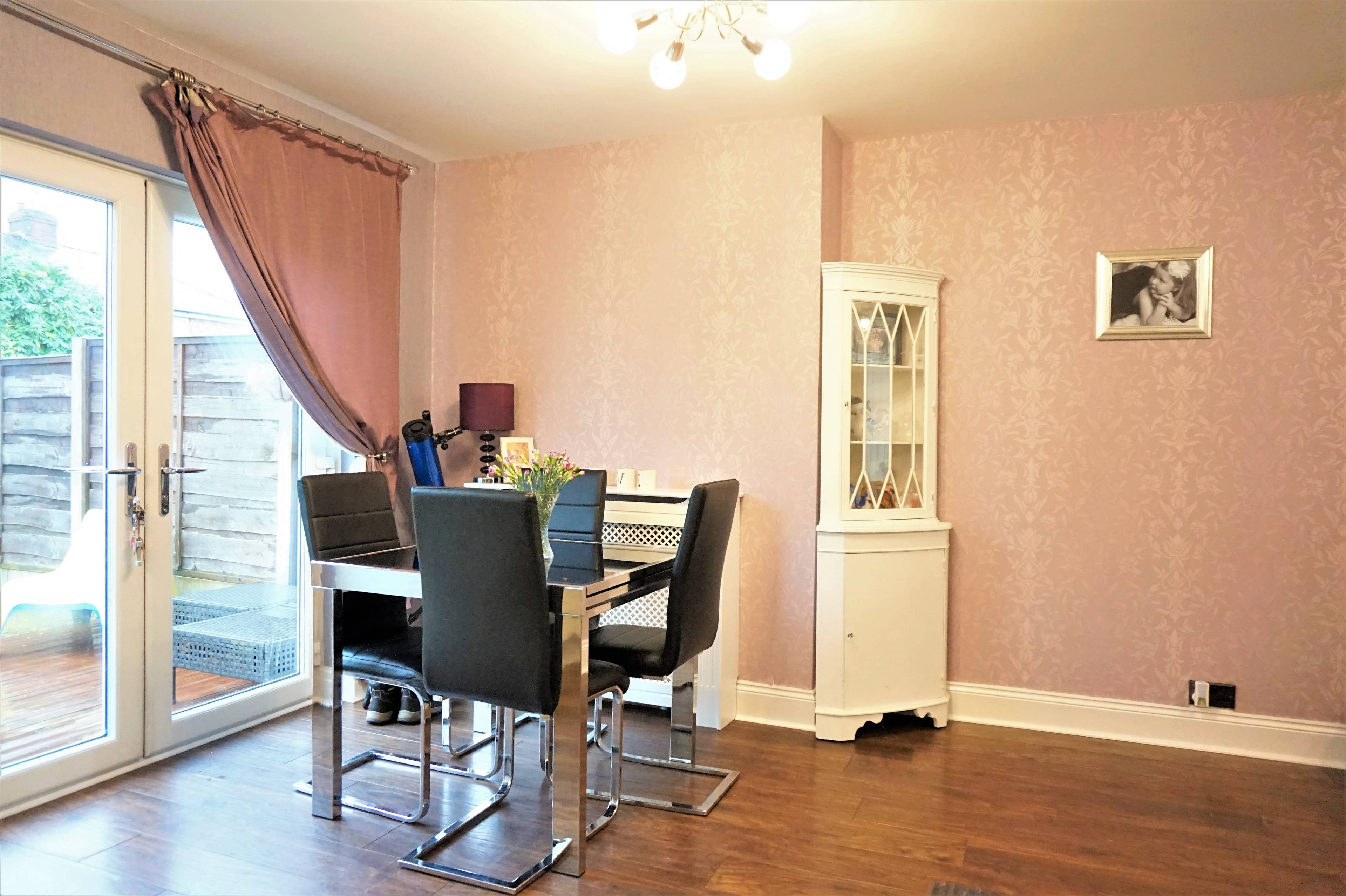 Lounge/Dining Room