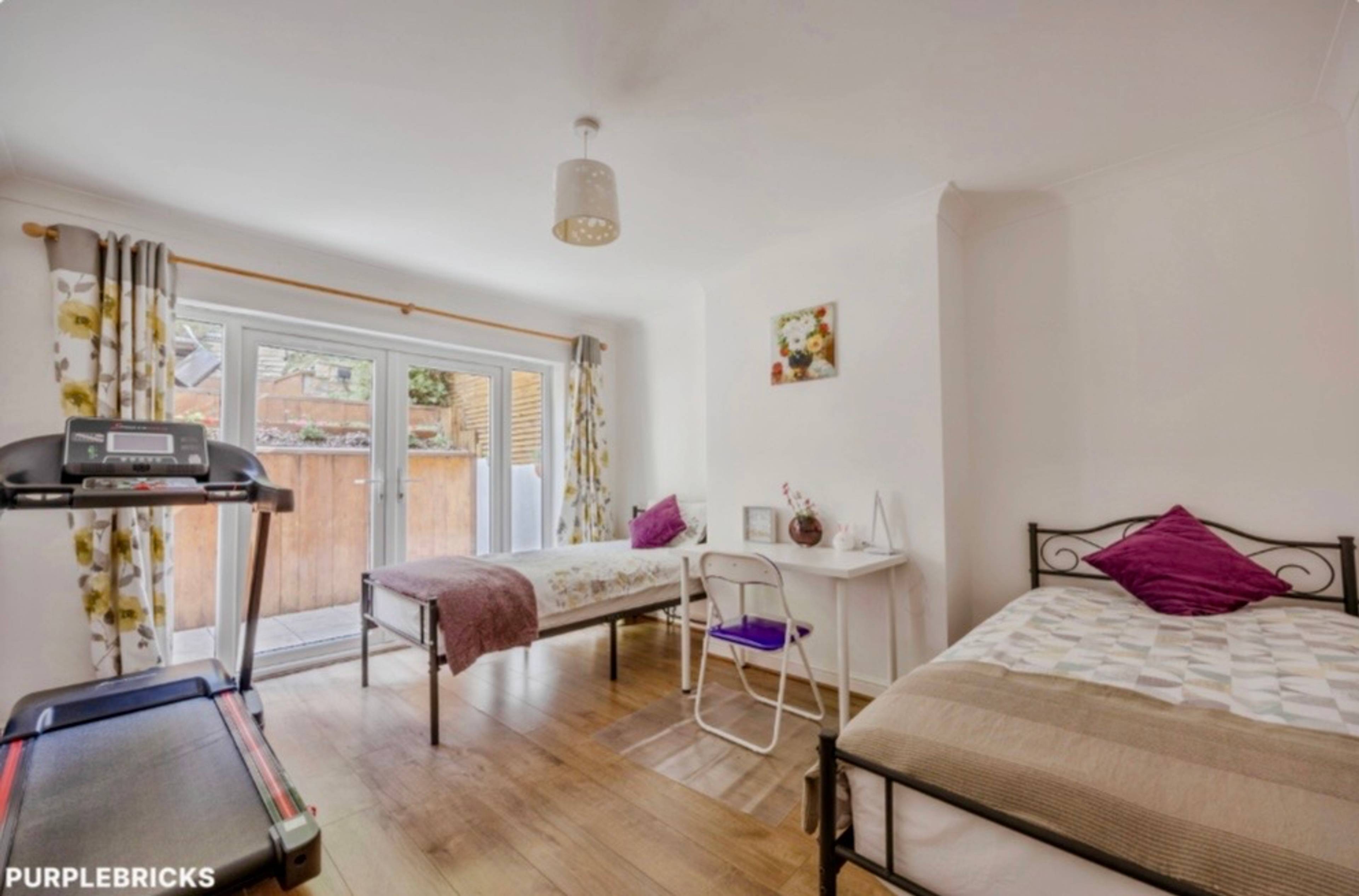 Bed 3 / Dining Room