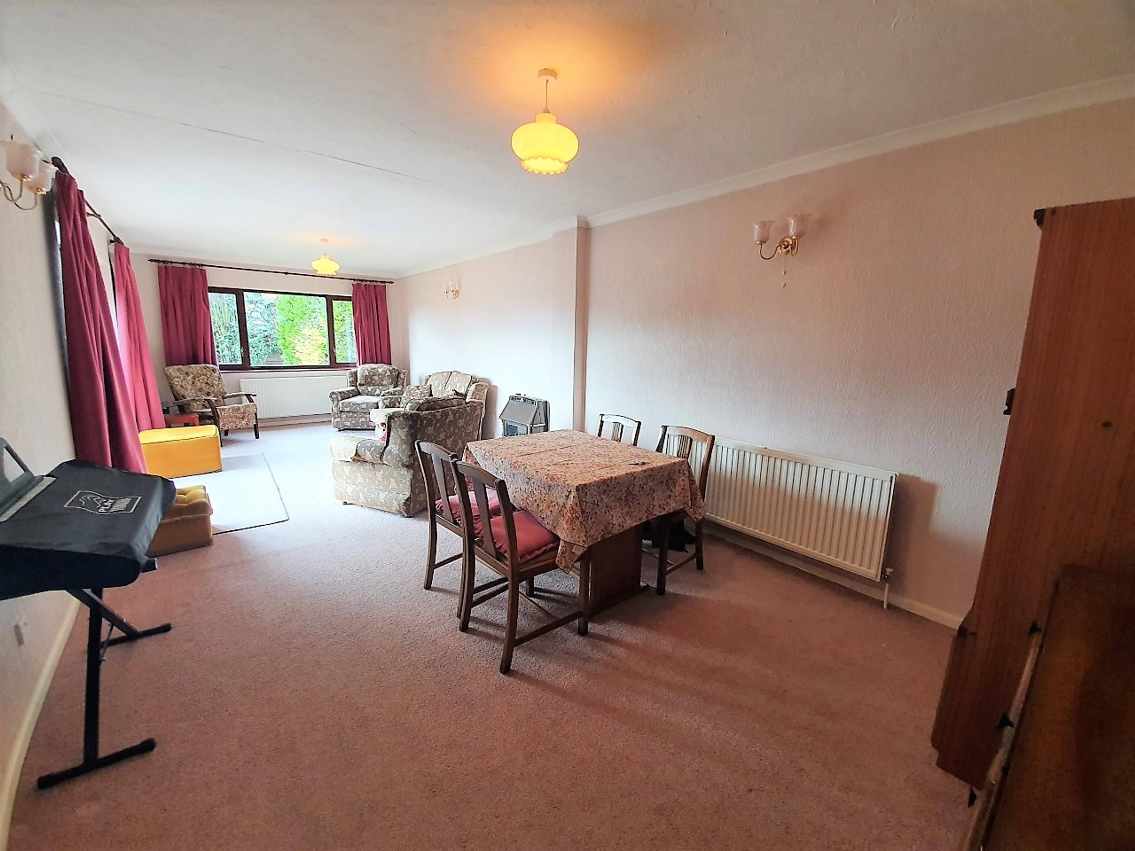 Lounge/Dining Room