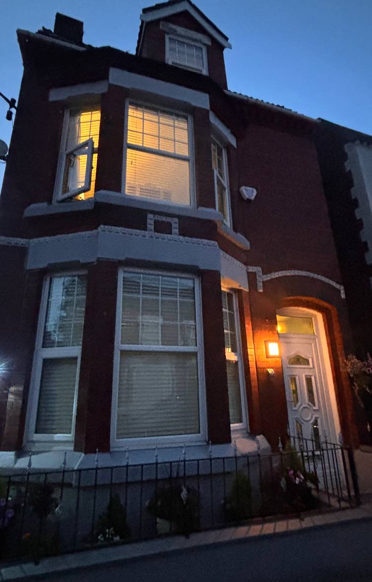 4 bedroom link detached house