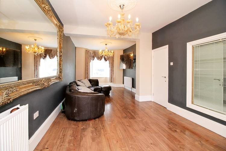 5 bedroom terraced house