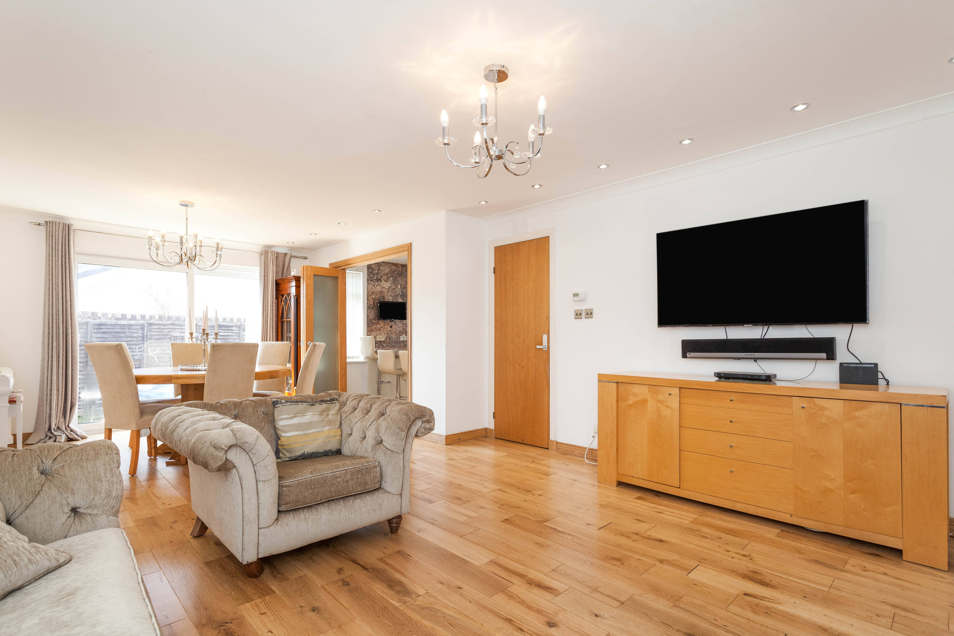Lounge/Dining Room