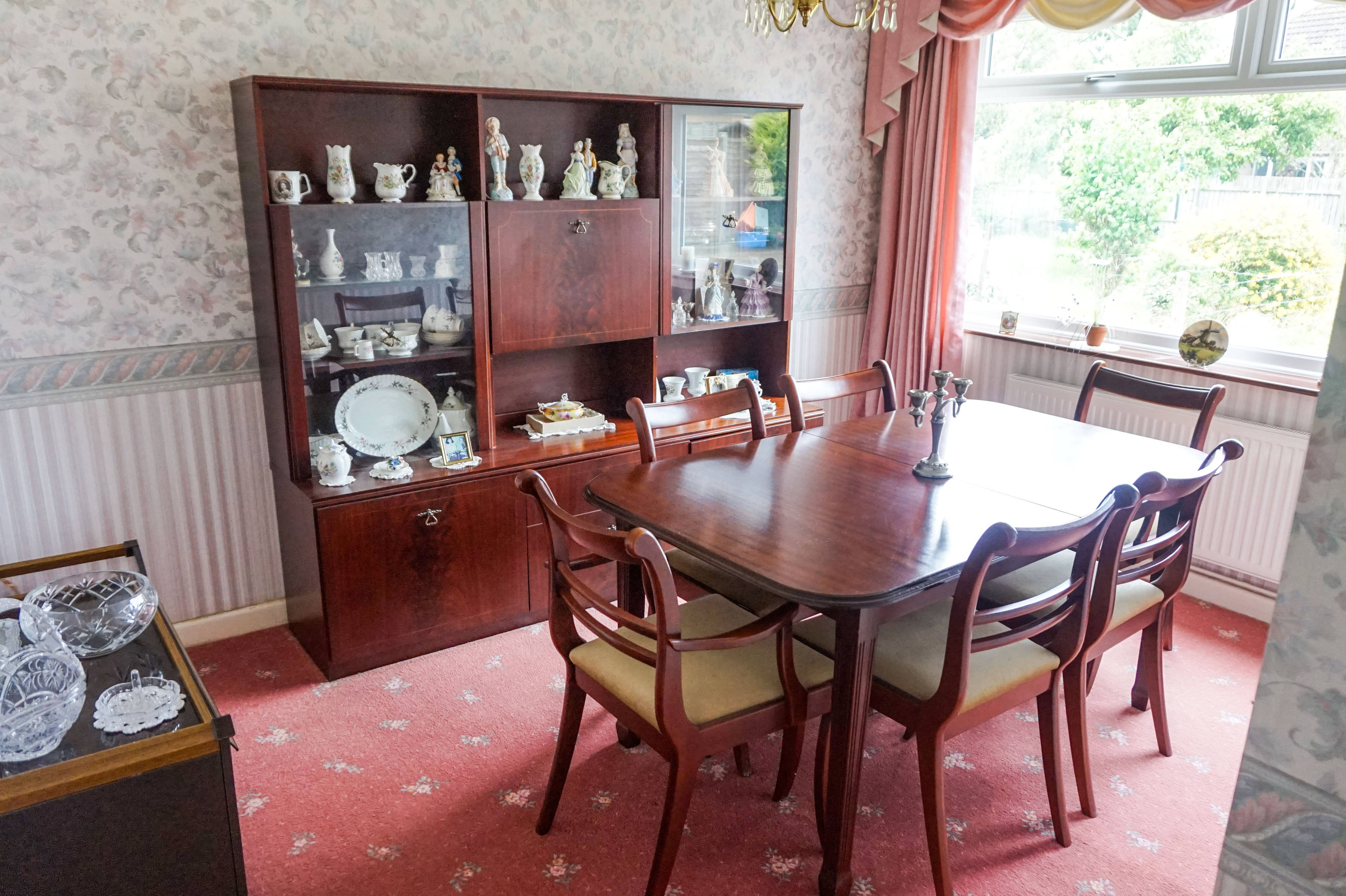 Bed 3 / Dining Room
