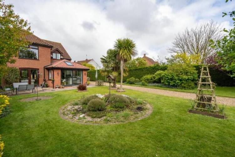 4 bedroom detached house